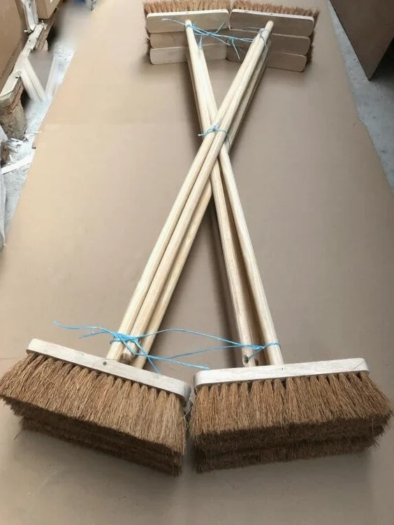 Lot de 12 balais Coco 29 cm emmanchés, Manche Bois 1.30m