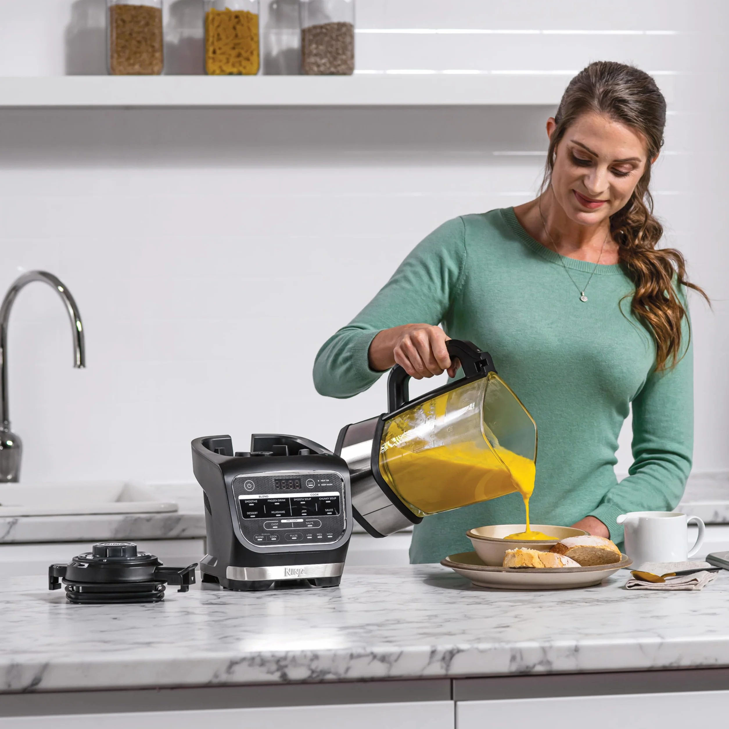 Ninja Foodi Blender Chauffant, 1000W, Capacité 1,7L, 10 Programmes Automatiques, Soupe, Velouté, Compote, Confiture, Smoothie, Brosse et Programme de Nettoyage, Noir HB150EU