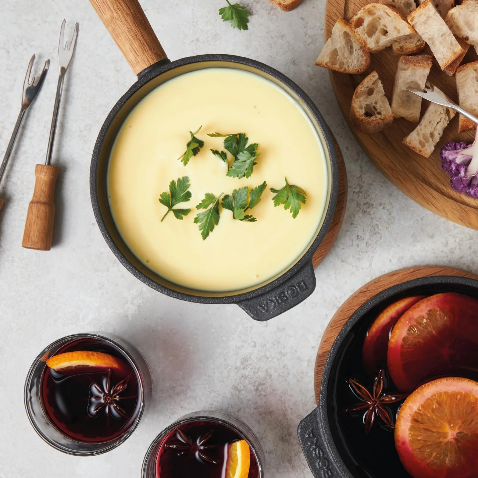 Boska Appareil à fondue Pro S - Fondue - Service à Fondue - Pour 350 gr - Fromage Fondu - inc. Fourchettes - 2 à 4 Personnes - Bois de Chêne & Acier Inoxydable - 700 ml Contenu
