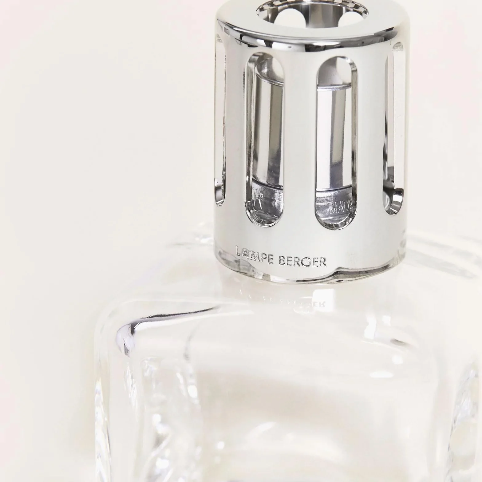 Maison Berger Coffret Cadeau Glaçon - Diffuseur de Parfum d’Ambiance 250 ML - Élimine Les odeurs, purifie l’air, Objet décoratif Maison ou Bureau (Tranparente - Air Pur Neutre Essentiel)