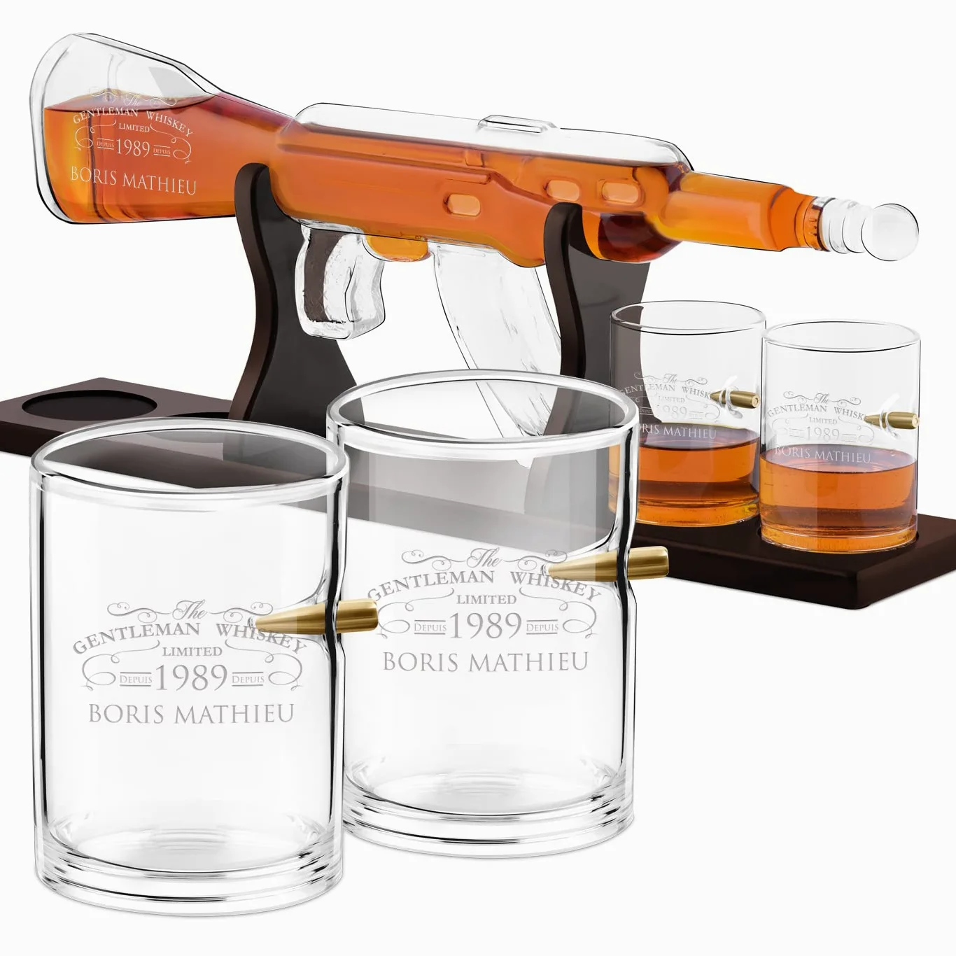 Maverton Ensemble de Carafe gravé avec 4 Verres à Whisky, 800 ML Fusil Carafe en Verre, Idée Cadeau Homme Anniversaire - Cadeau Personnalisé - Cadeau Noel - gentleman whiskey