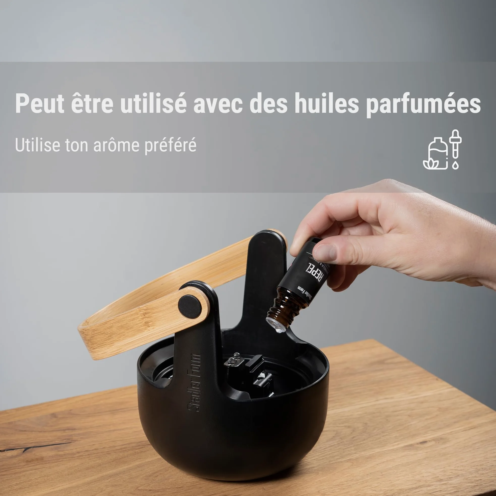 Stadler Form diffuseur d'arômes & lanterne Sophie little, avec batterie rechargeable jusqu'à 7h, l'intérieur et l'extérieur, parfumé, effet de flamme, pour huiles essentielles, noir, poignée en bambou