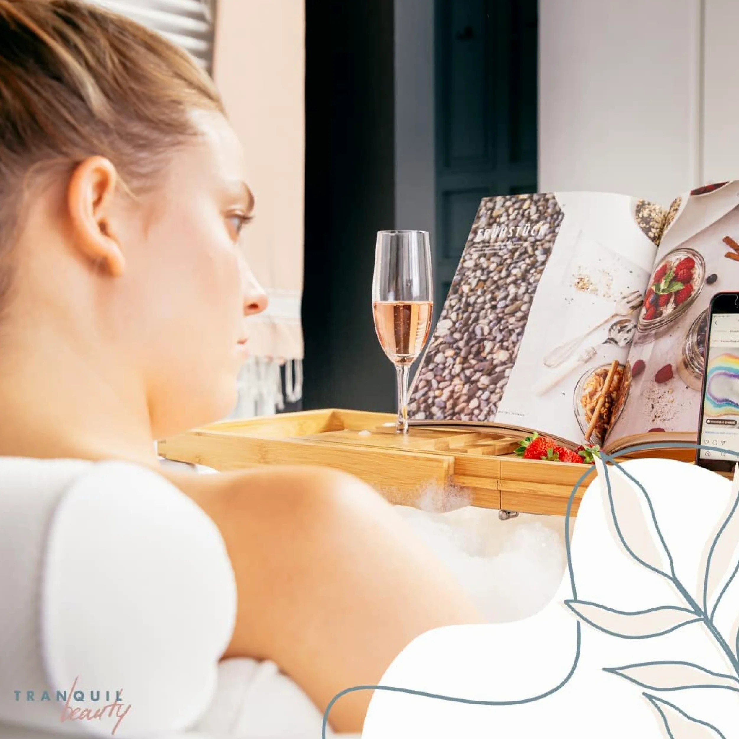 TranquilBeauty Panier de Bain Extensible | Plateau de Bain réglable avec Porte-vin en Bambou Naturel Durable | Planche de Bain en Bois de Luxe avec Support pour iPad, Tablette et téléphone