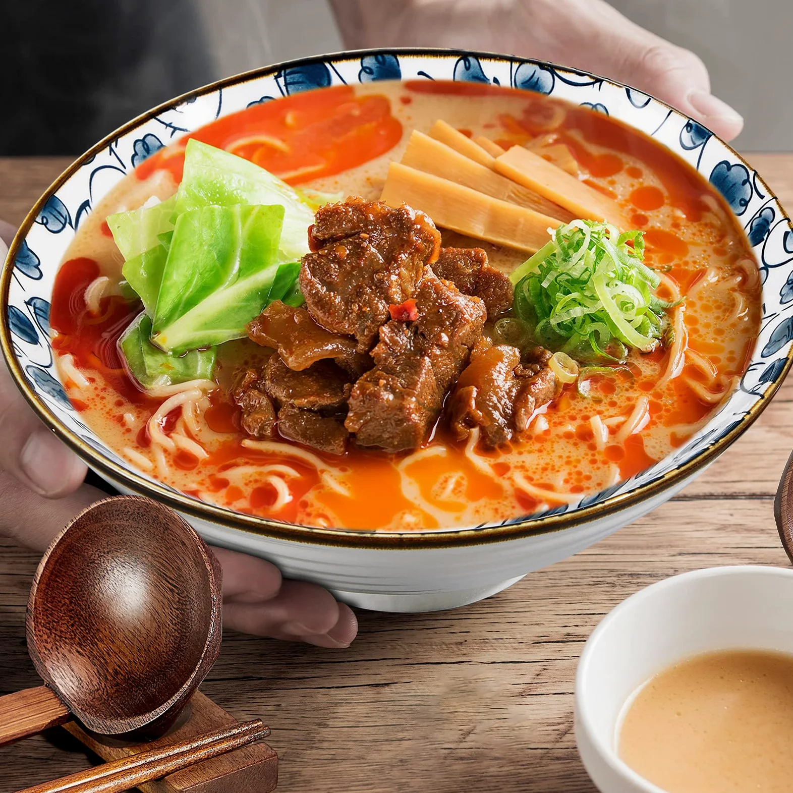 Geiserailie Lot de 4 grands bols japonais en céramique avec cuillères, baguettes et baguettes pour Udon, Soba, Pho, nouilles, ramen, salade et soupe (style classique)