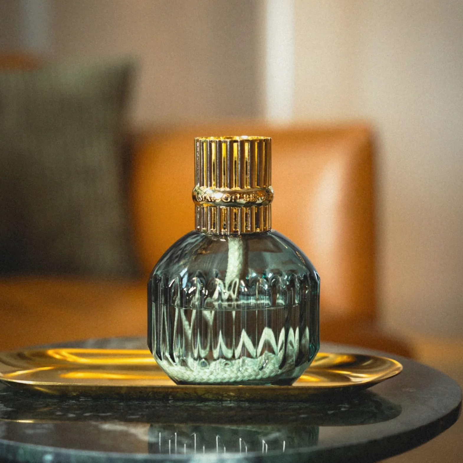 MAISON BERGER Lampe Berger Cannelo – Lampe à Catalyse, Verre Laqué Vert, Monture Dorée, 284 ML – Éliminateur d'Odeurs & Parfum d'Intérieur - Vendue sans Parfum