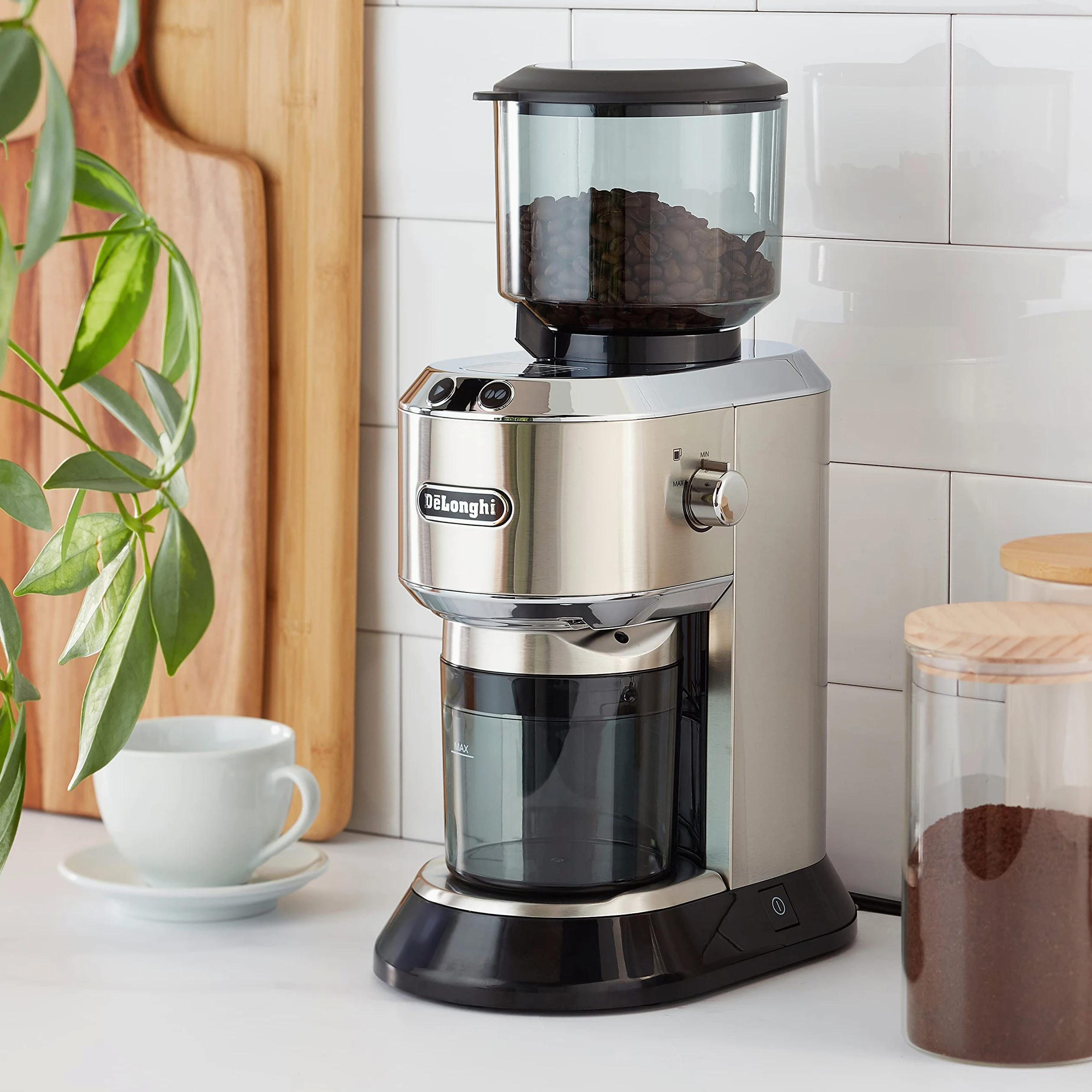 DeLonghi Moulin à café électrique Dedica KG 521.M, écran LCD 2,1 pouces avec fonction arôme, boîtier entièrement métallique, moulin à cône en acier inoxydable, réglage de mouture réglable, argent
