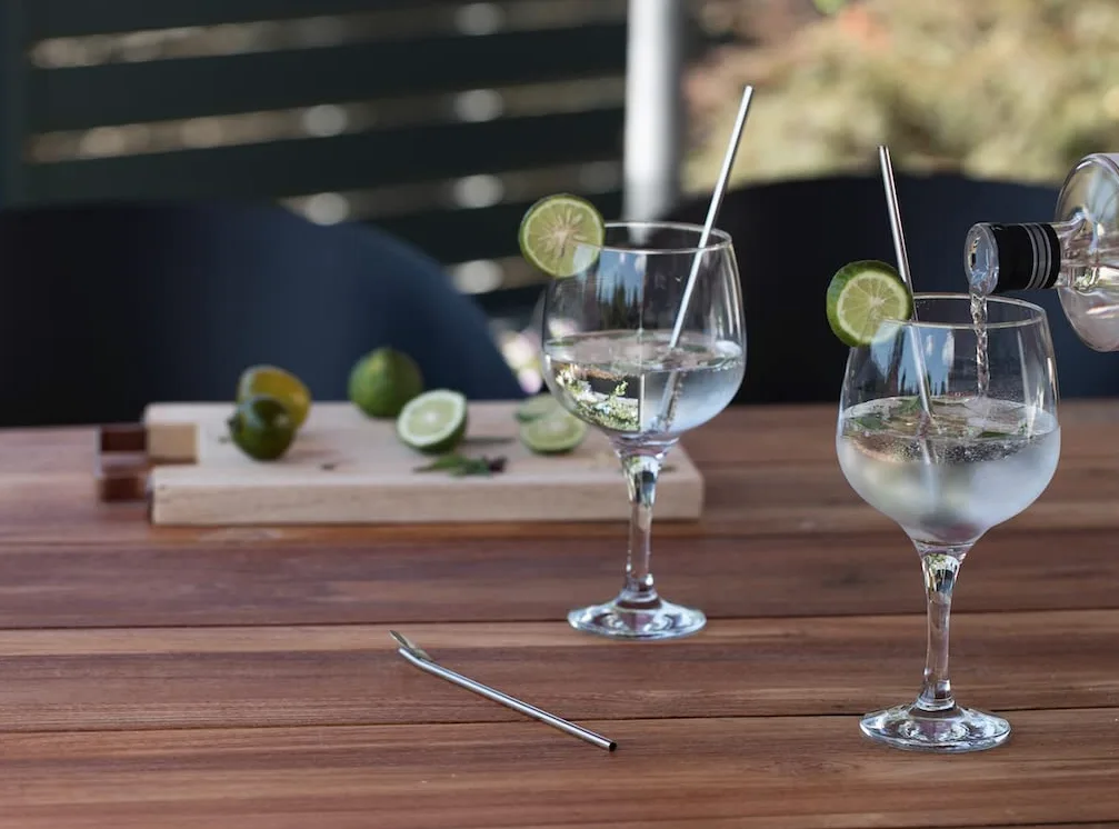 Lebrun Couverts - Coffret Spécial Spritz/Gin & Tonic - 4 Verres cocktails - 4 cuillères paille cocktail - Livre de Recette Inclus