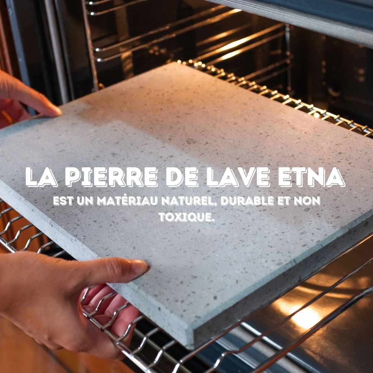 Cuore Lavico Plaque réfractaire en pierre de lave de l’Etna pour pizza et pain, 39 x 30 x 2 cm, pour four à gaz, électrique et barbecue, fabriquée en Italie