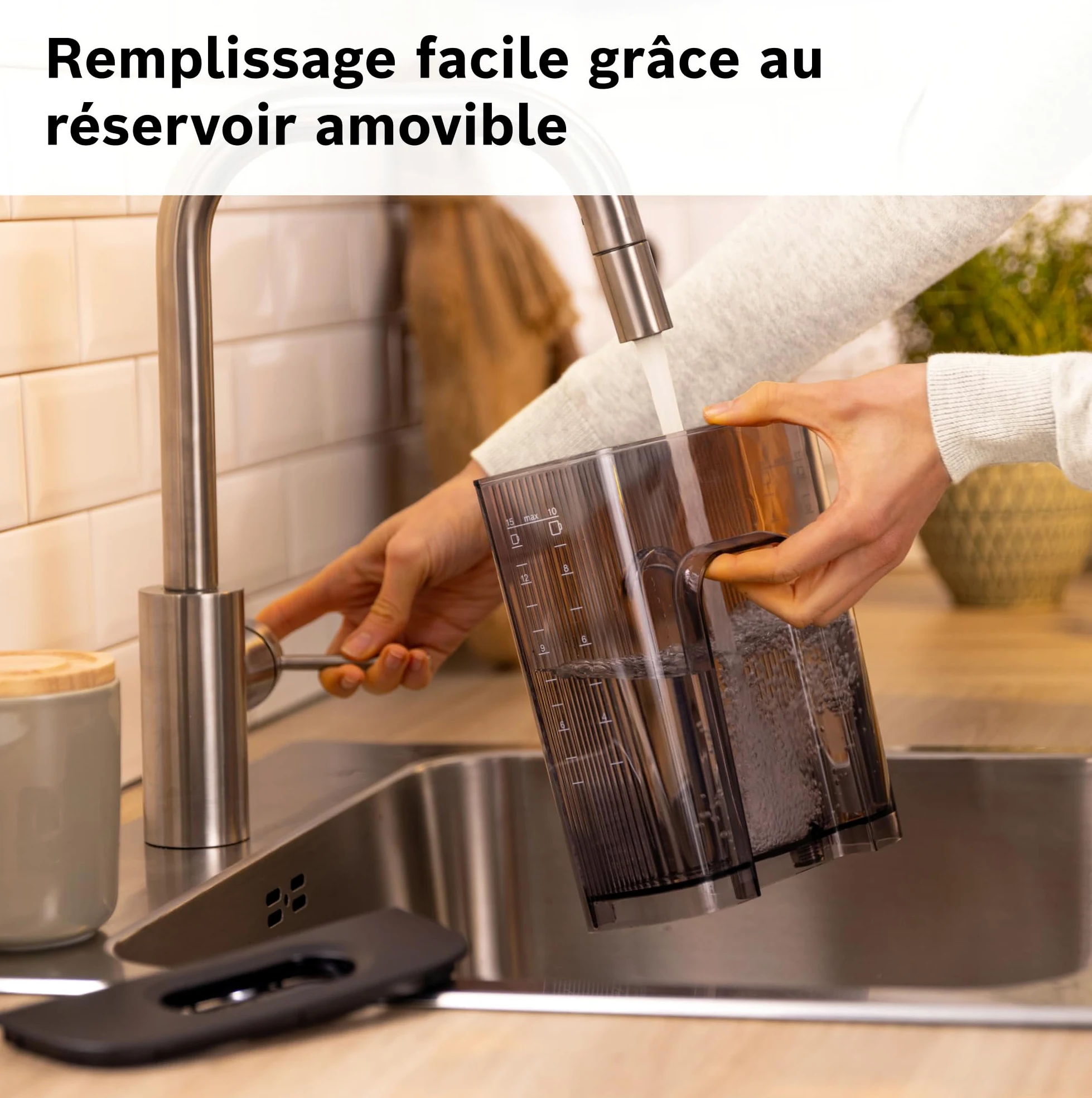 Bosch, machine à café filtre, MyMoment, réservoir d'eau amovible, carafe en verre, arrêt automatique, fonction Anti-Goutte, maintien au chaud 40 minutes, rouge foncé, TKA2M114