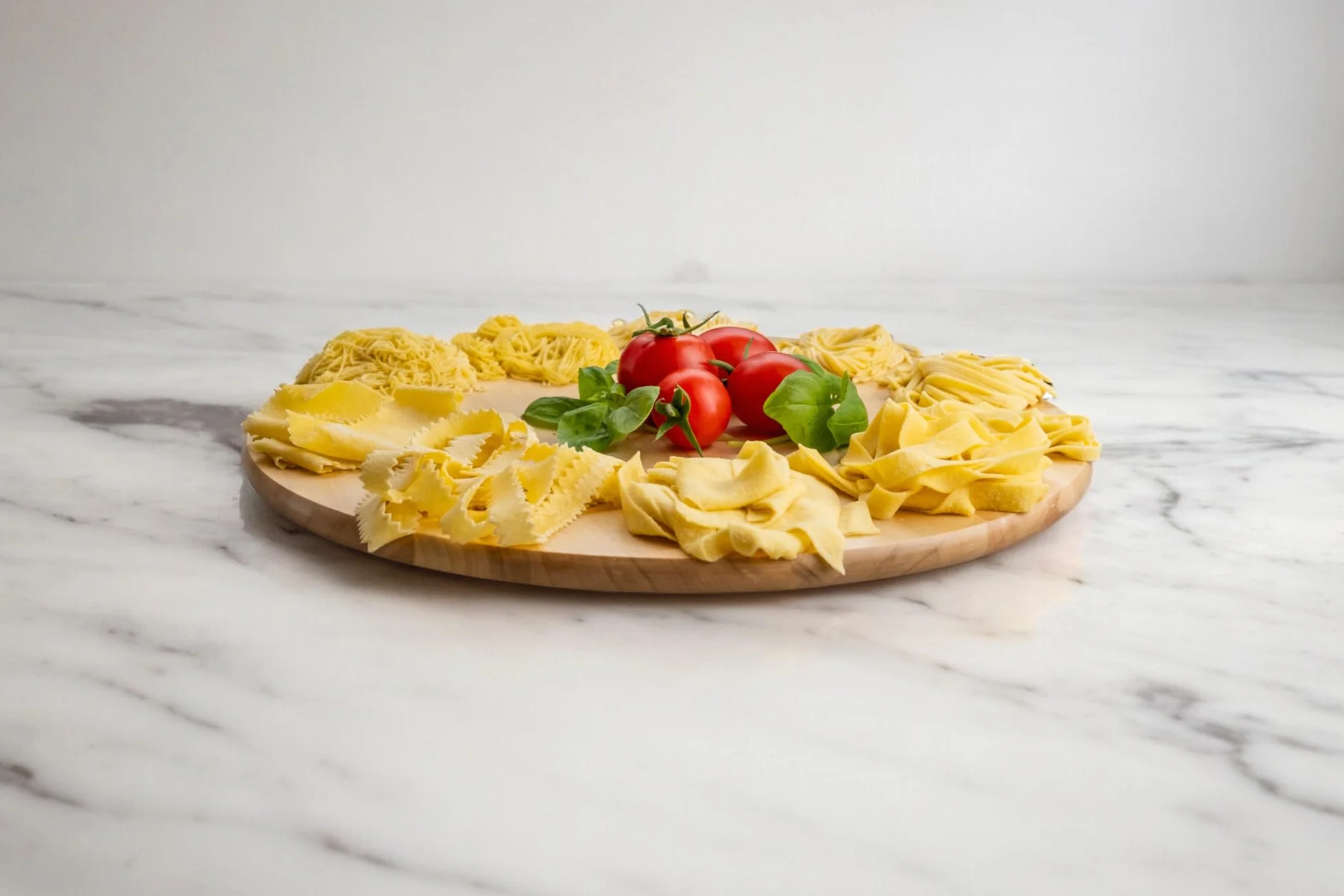 Imperia IPASTA Ligne Imperia. Machine à pâtes 100% fabriquée en Italie. Machine à pâtes fraîches en acier. Laminoir manuel à manivelle pour lasagnes, tagliolini et fettuccine. Chromé.