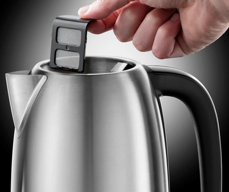 Russell Hobbs Bouilloire Electrique [Puissante & Elegante] Adventure (1,7L, 2400W, Ebullition rapide, Marques pour 1/2/3 tasses, Bec verseur précis, filtre anticalcaire, Economie d'énergie) 23912-70