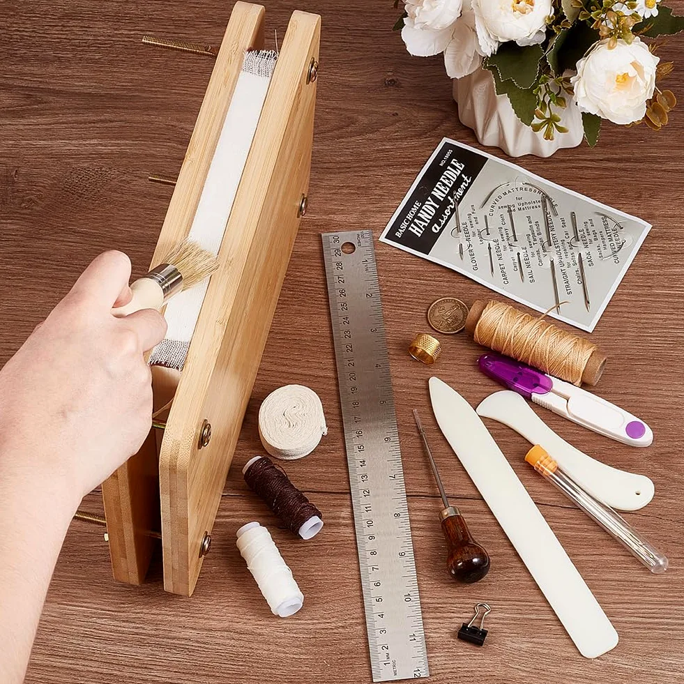 OLYCRAFT Kits de Reliure de Livres Fournitures de Reliure Ensemble D'Outils de Démarrage de Reliure de Livres avec Outil de Presse de Livre en Bois Tissu en Coton Règle en Tissu Dé à Coudre
