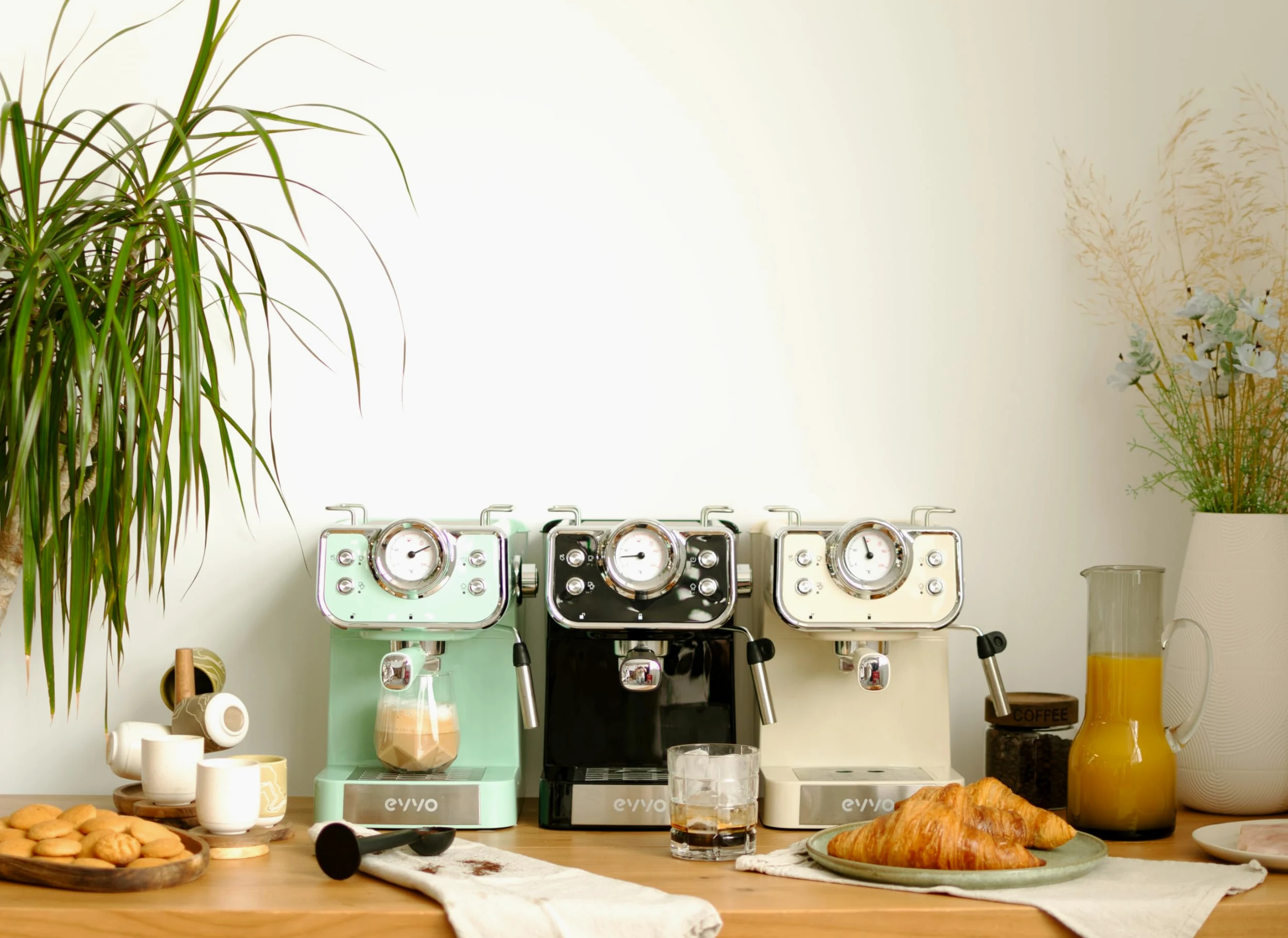 EVVO Cafetière expresso intense rétro beige - Cafetière expresso, 15 bars, 950 W, acier inoxydable, bras double, thermoblock, préchauffage rapide, 1,5 l, vaporisateur, porte-filtres