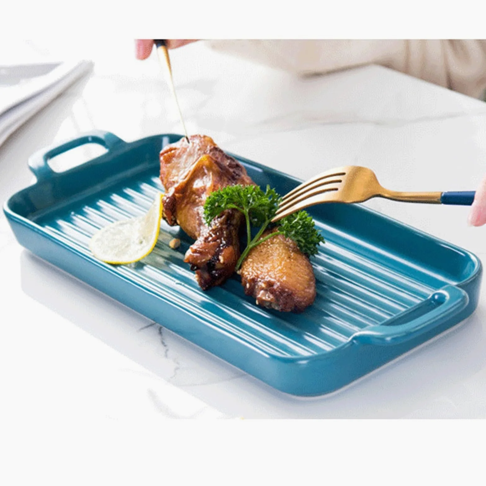 Plat Four Plat de Cuisson en céramique à Rayures Verticales avec Deux poignées Plat Gratin(Noir,Moyen)