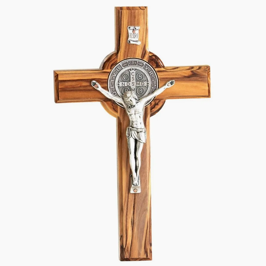 Kassis Geschenkartikel Croix de Saint Benoît en bois d'olivier – Croix murale chrétienne faite main à Bethléem pour baptême et communion – 20 x 12,5 cm (sans gravure), Saint Benoît