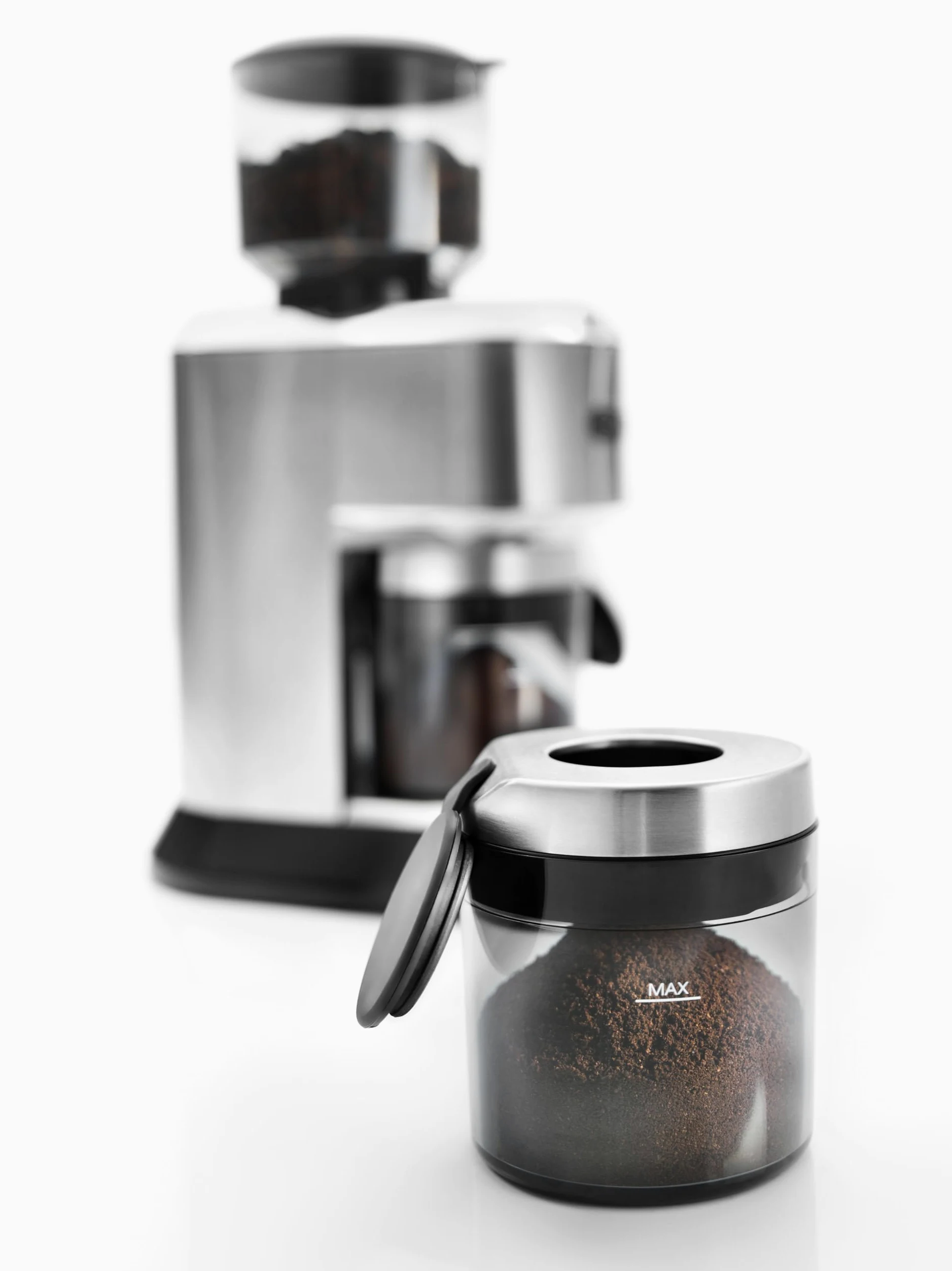 DeLonghi Moulin à café électrique Dedica KG 521.M, écran LCD 2,1 pouces avec fonction arôme, boîtier entièrement métallique, moulin à cône en acier inoxydable, réglage de mouture réglable, argent