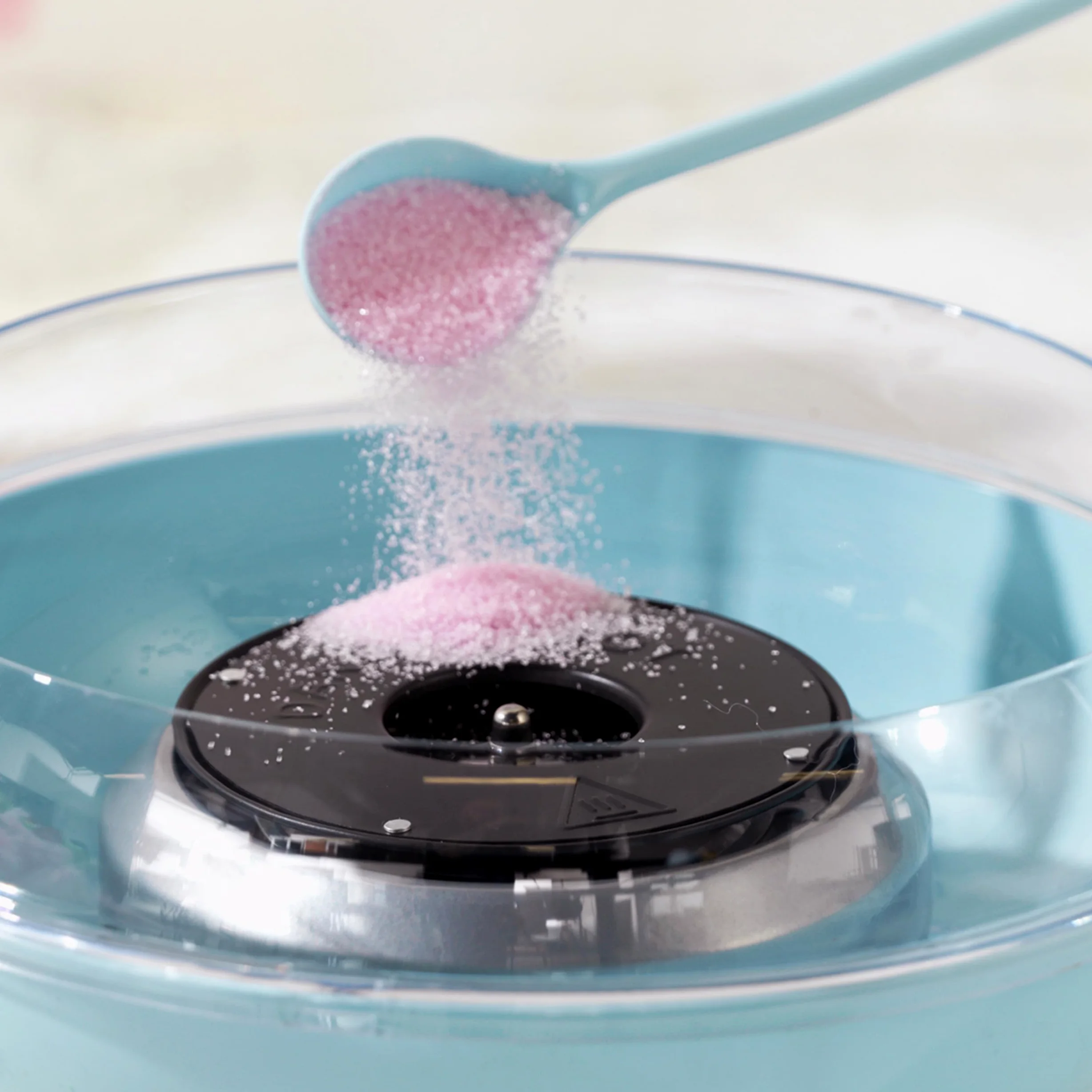 Petra Machine à Barbe à Papa, Sans BPA, 50 bâtonnets & cuillère doseuse Incluse, Utilisez du Sucre Ordinaire ou Bonbons Durs sans Sucre, Appareil Cotton Candy Bleu, Design Rétro , 400W
