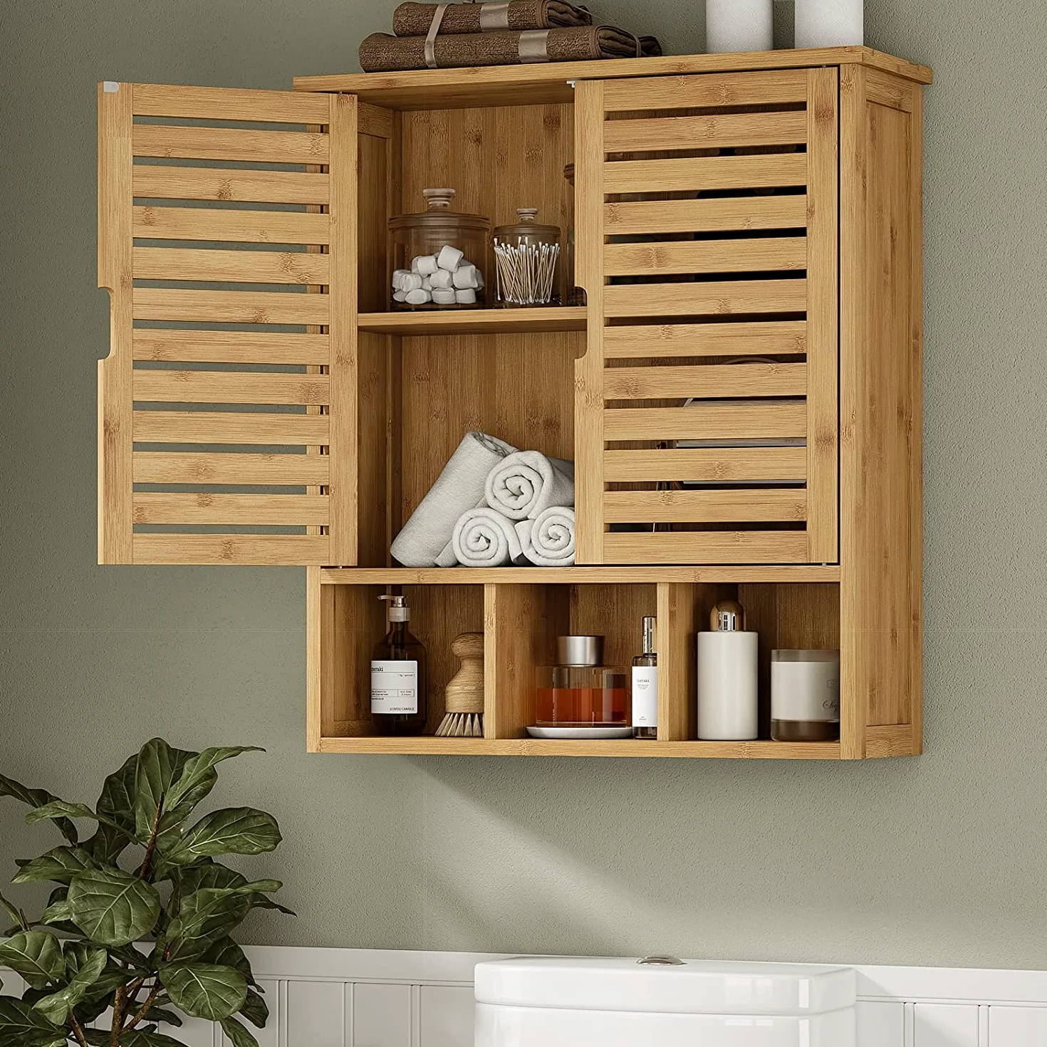 VIAGDO Armoire Murale de Salle de Bain, Meuble de Rangement avec 3 Compartiments Ouverts et Étagère Réglable, Armoire à Pharmacie Suspendue en Bambou avec 2 Portes, 59 x 21 x 67 cm
