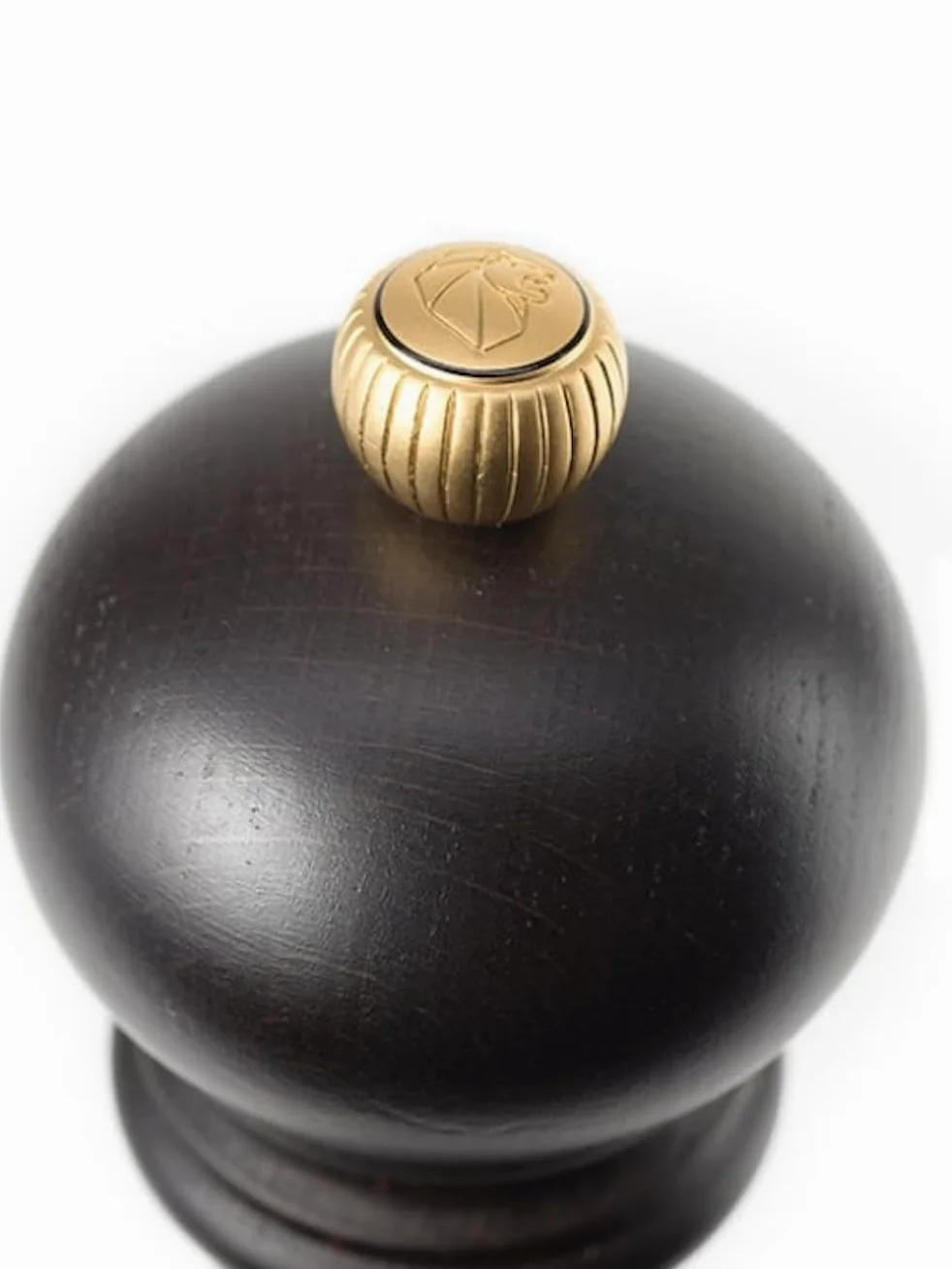 PEUGEOT - Duo Paris - Moulin à Poivre + Moulin à Sel 18 cm - Réglage Classique - Innovation Sel Glace, Mécanisme Zirlion - Bois Revalorisé Labellisé PEFC - Fabrication Française - Coloris Chocolat
