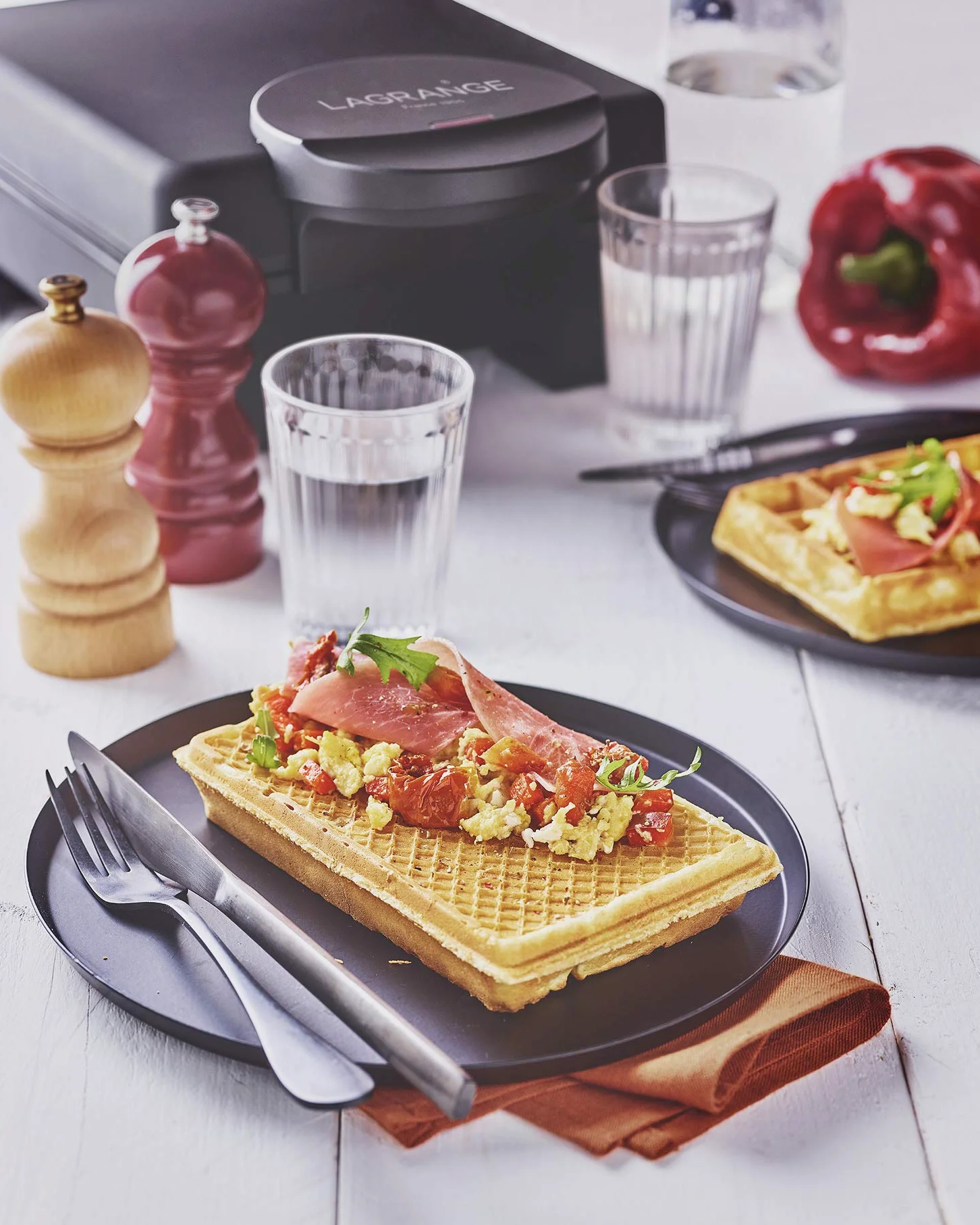 LAGRANGE Gaufrier Tart'Gaufres, 1070W, 3 jeux de plaques inclus, gaufres avec grosses alvéoles d’un côté et surface lisse pour tartiner de l’autre, Plaques amovibles, Multifonction, 029424