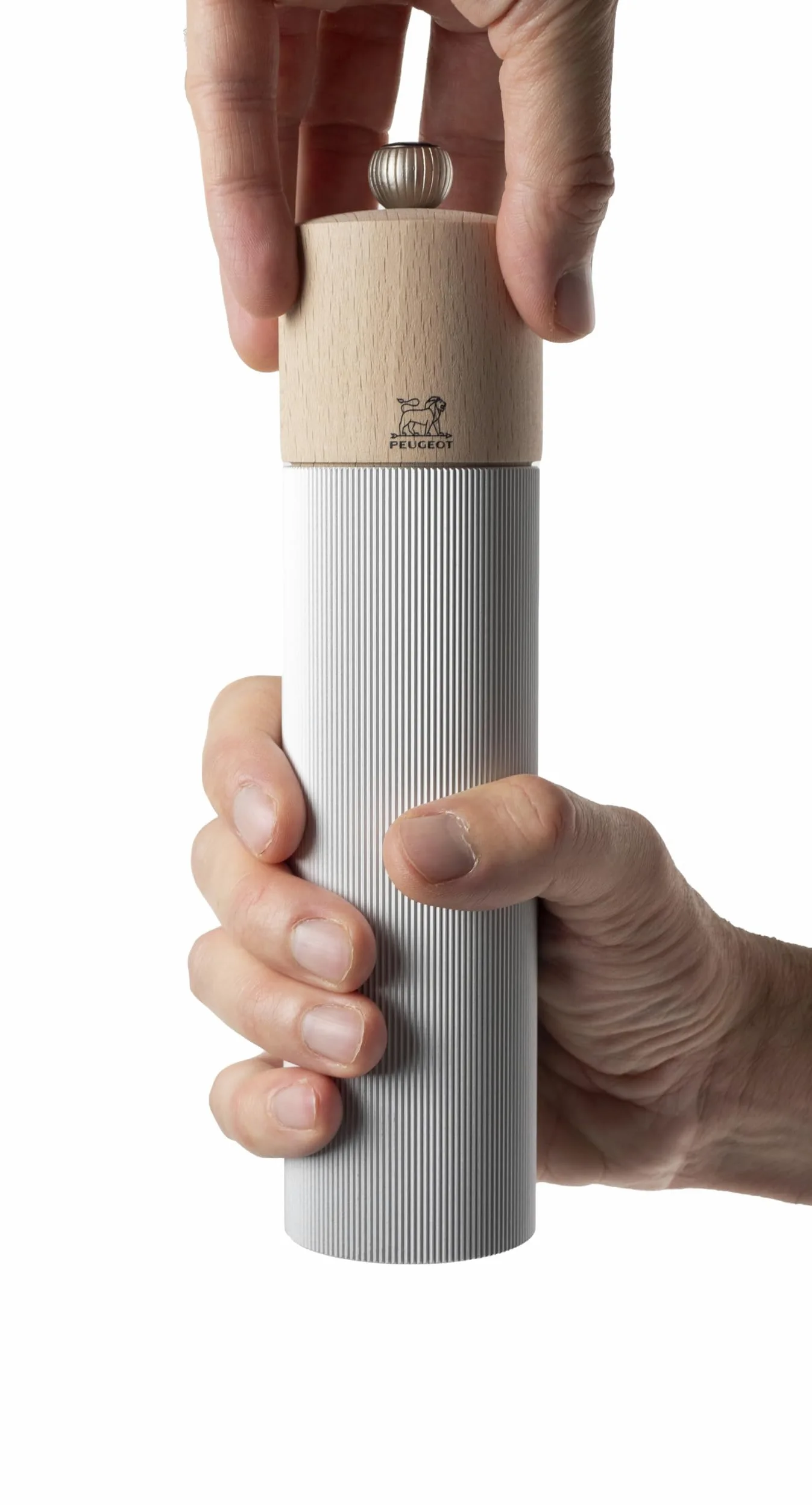 PEUGEOT - Moulin à Sel Line 22 cm - Réglage Classique - Innovation Sel Glace, Mécanisme Zirlion - Aluminium et Bois Labellisé PEFC - Fabrication Française - Coloris Naturel