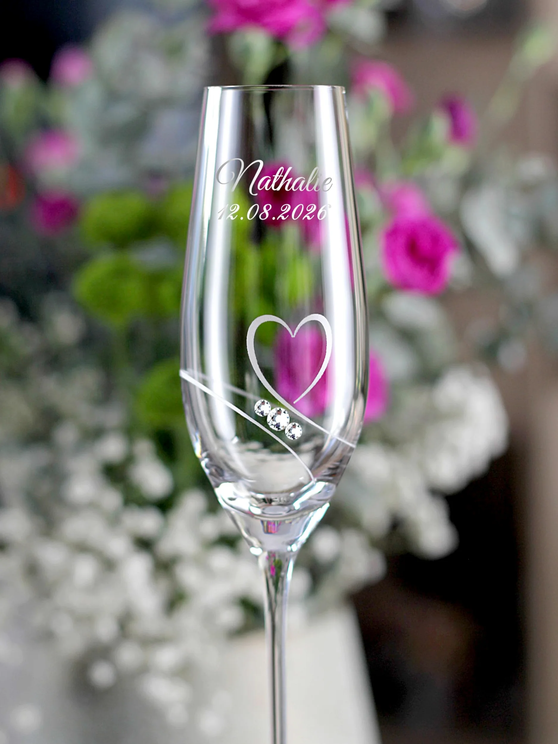 Essence of Love Flûtes à Champagne Personnalisées - Verre a Champagne, Cadeau de Mariage, Verre Personnalisé avec Noms et Date Gravés, cristal sans plomb, fabriqué en Europe - Set de 2 (210ml)