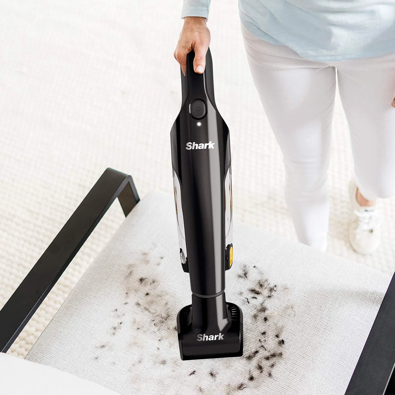 Shark Aspirateur à main sans fil avec outil pour animaux domestiques, suceur plat et brosse à épousseter, 80 W, 0,45 l, temps de fonctionnement de 10 minutes, filtre lavable, noir et jaune, CH950UKT