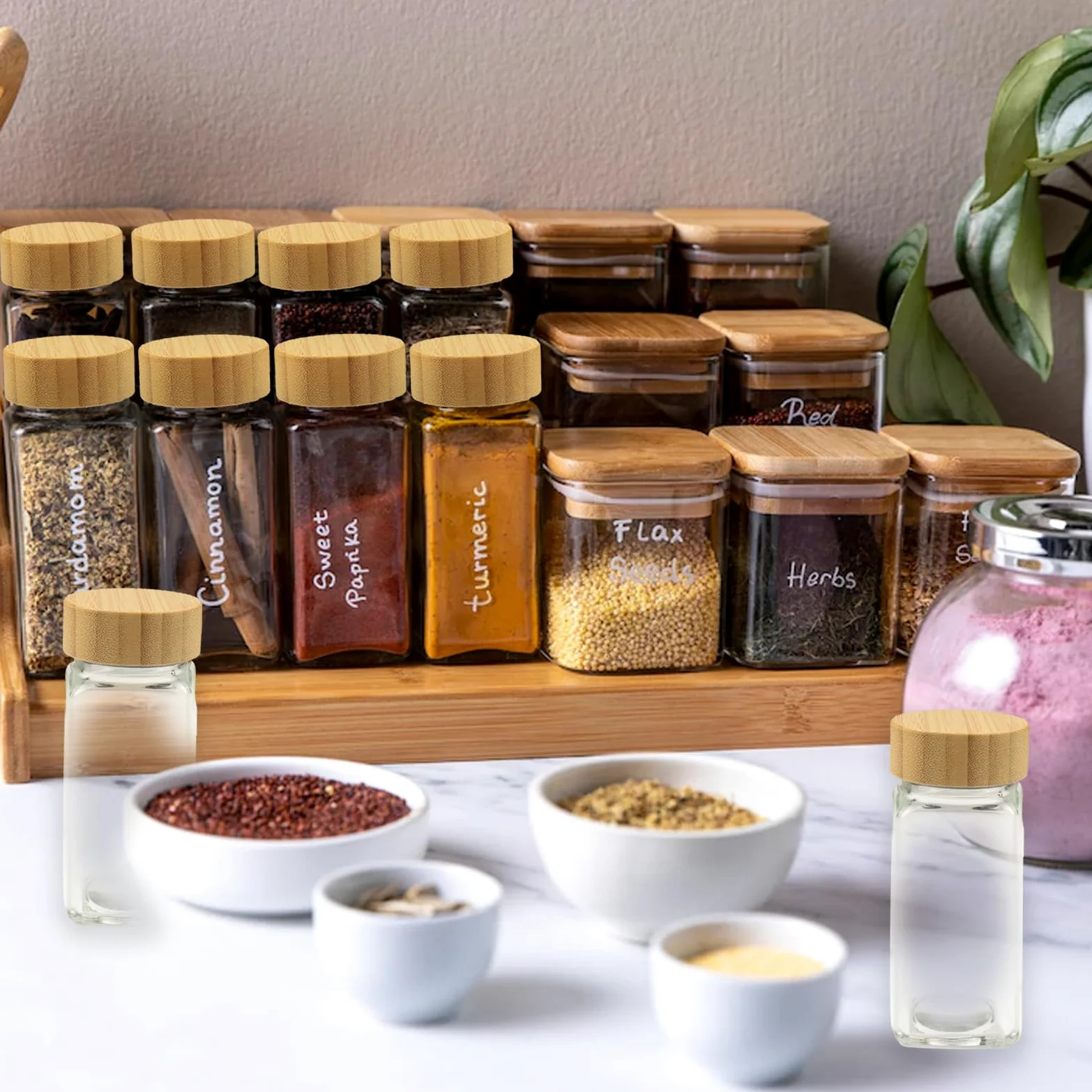 Lot de 12 pots à épices carrés hermétiques avec couvercles en bambou, avec étiquettes à épices et entonnoir pliable pour le rangement de la cuisine
