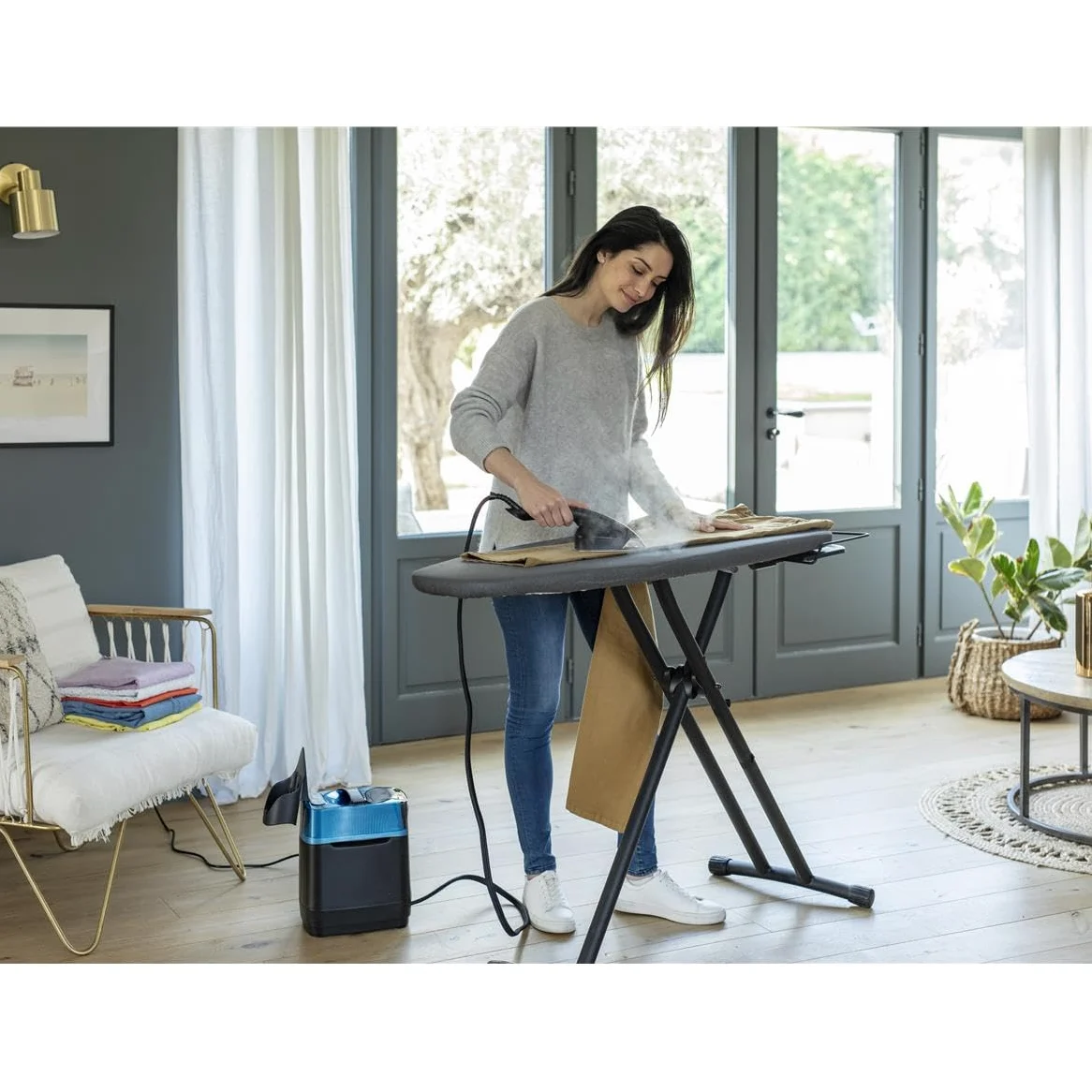 Tefal Défroisseur vapeur hygiénique UT2020 CUBE Désinfectant Hygiénique Nettoyage à la vapeur vertical Repassage mobile Débit vapeur jusqu'à 90 g/min Effet pressing 200 g/min