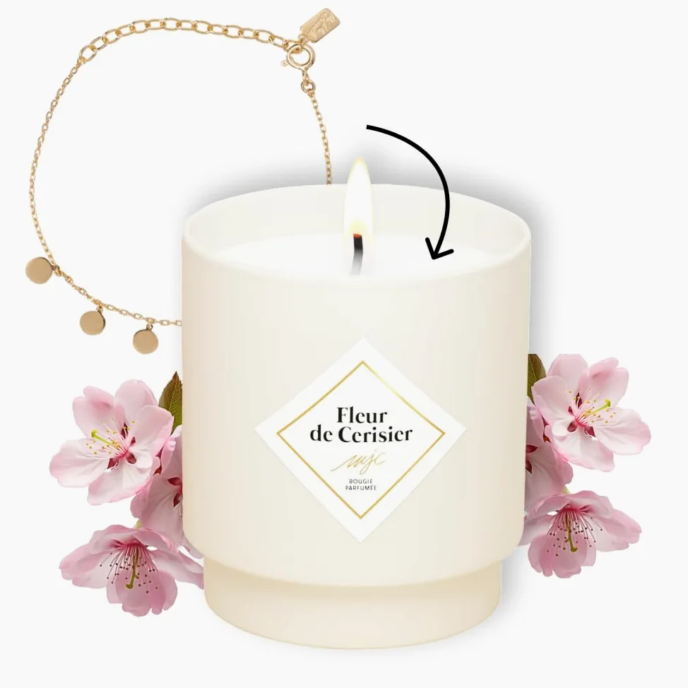MY JOLIE CANDLE - Bougie bijou parfumée Fleur de Cerisier - Bracelet surprise Doré - Cadeau parfait pour Noël et anniversaire - Cire à base végétale - Made in France
