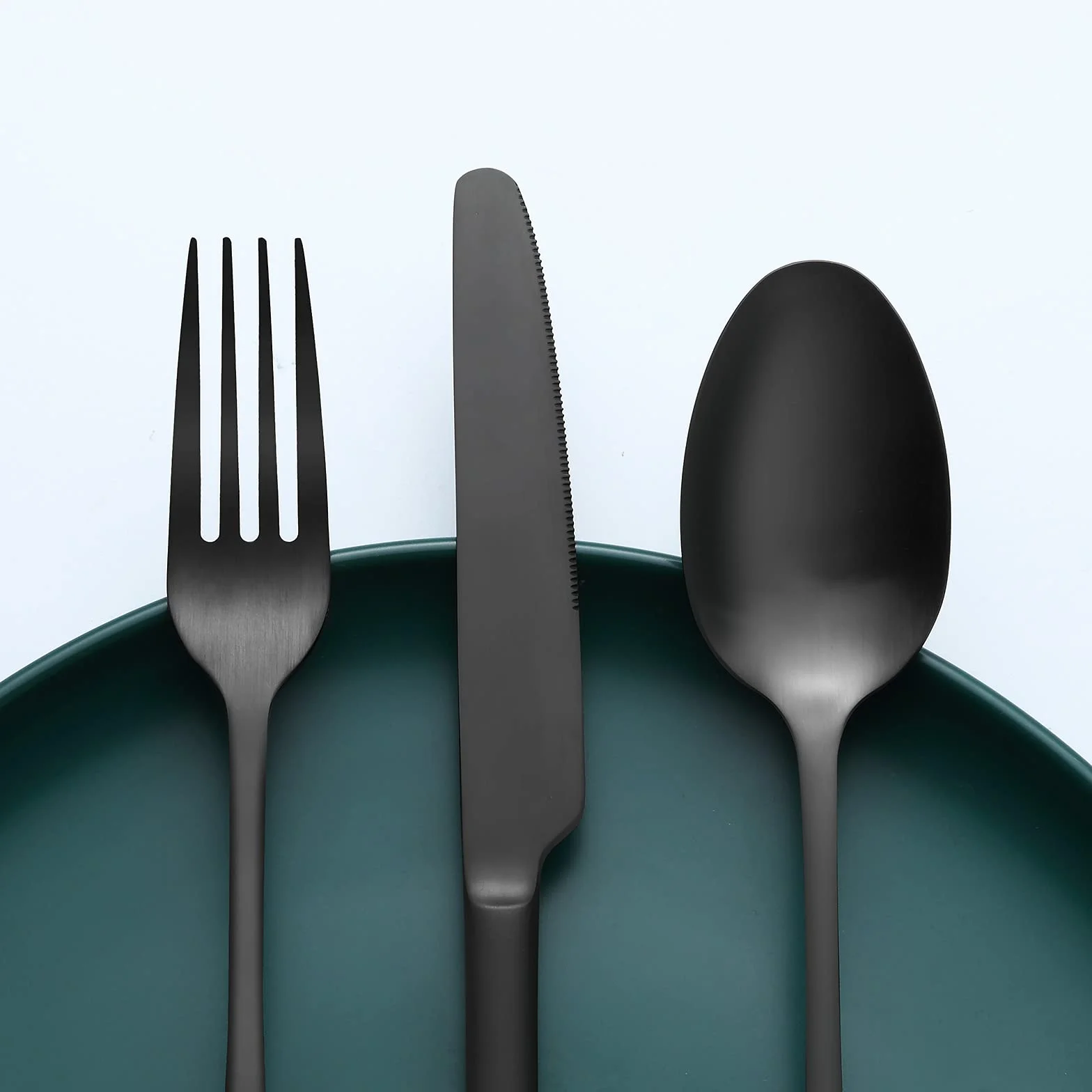 Bestdin set couverts de table noir 6 personnes, ensemble de couverts inox 24 pièces, Comprend des couteaux/fourchettes/cuillères, fini mat et lavable au lave-vaisselle, facile à nettoyer