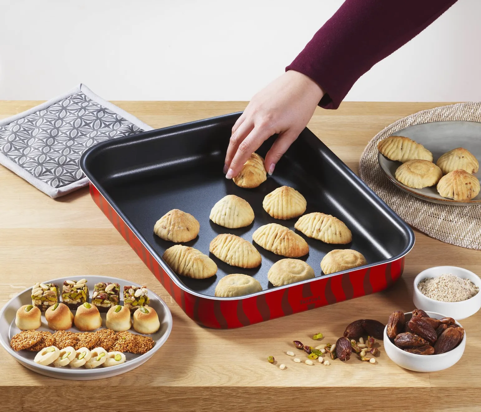 Tefal Les Spécialistes - Plat à Four 24X31 cm - Revêtement Antiadhésif, Aluminium, Diffusion de Chaleur, Nettoyage Facile, Rouge, Fabriqué en France - J5714782