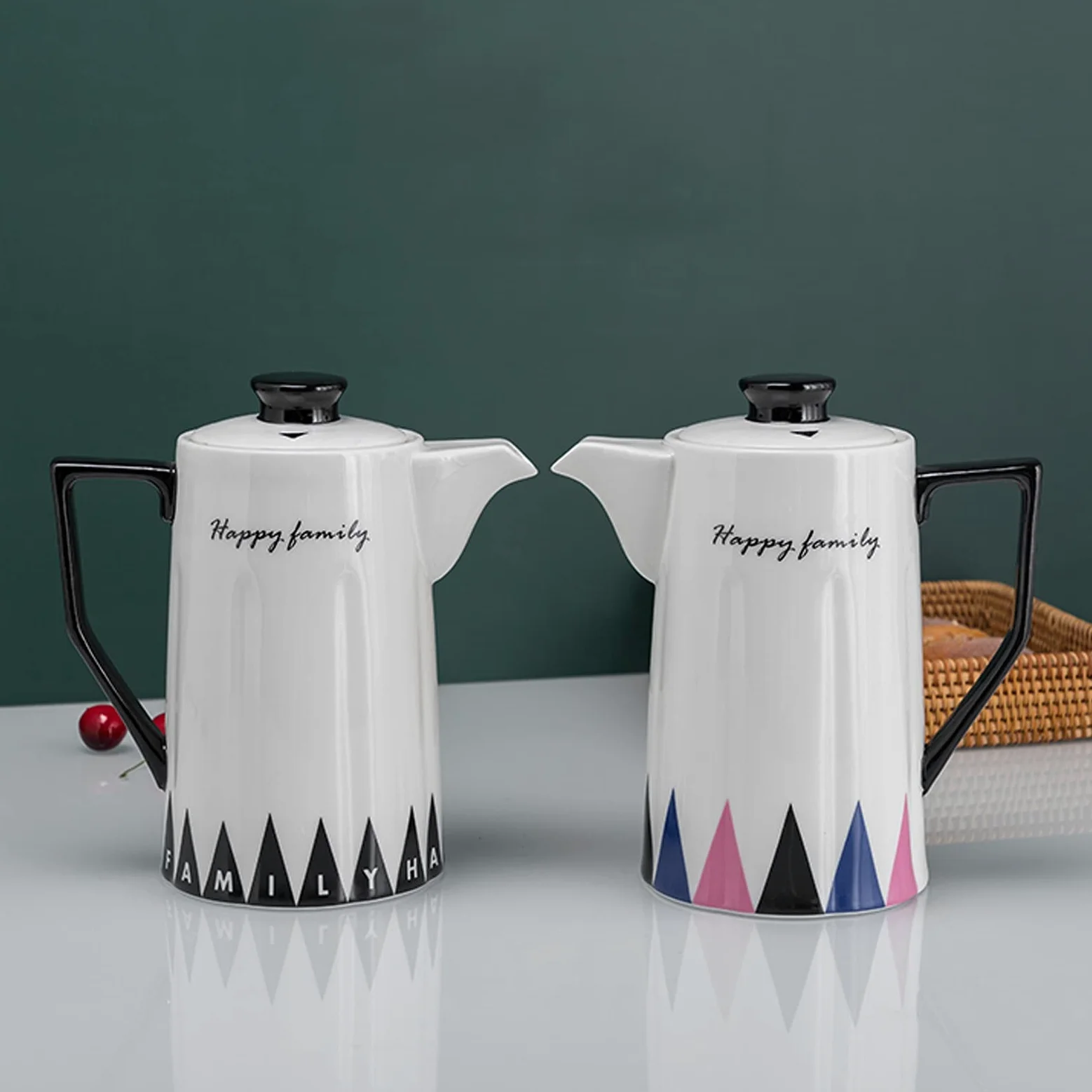 Carafe Eau Pichet de luxe légère avec poignée et couvercle de grande capacité pichet céramique idéal for le thé glacé, Sangria, limonade et plus (60,8 oz) Pichet à Thé Glacé(Noir)