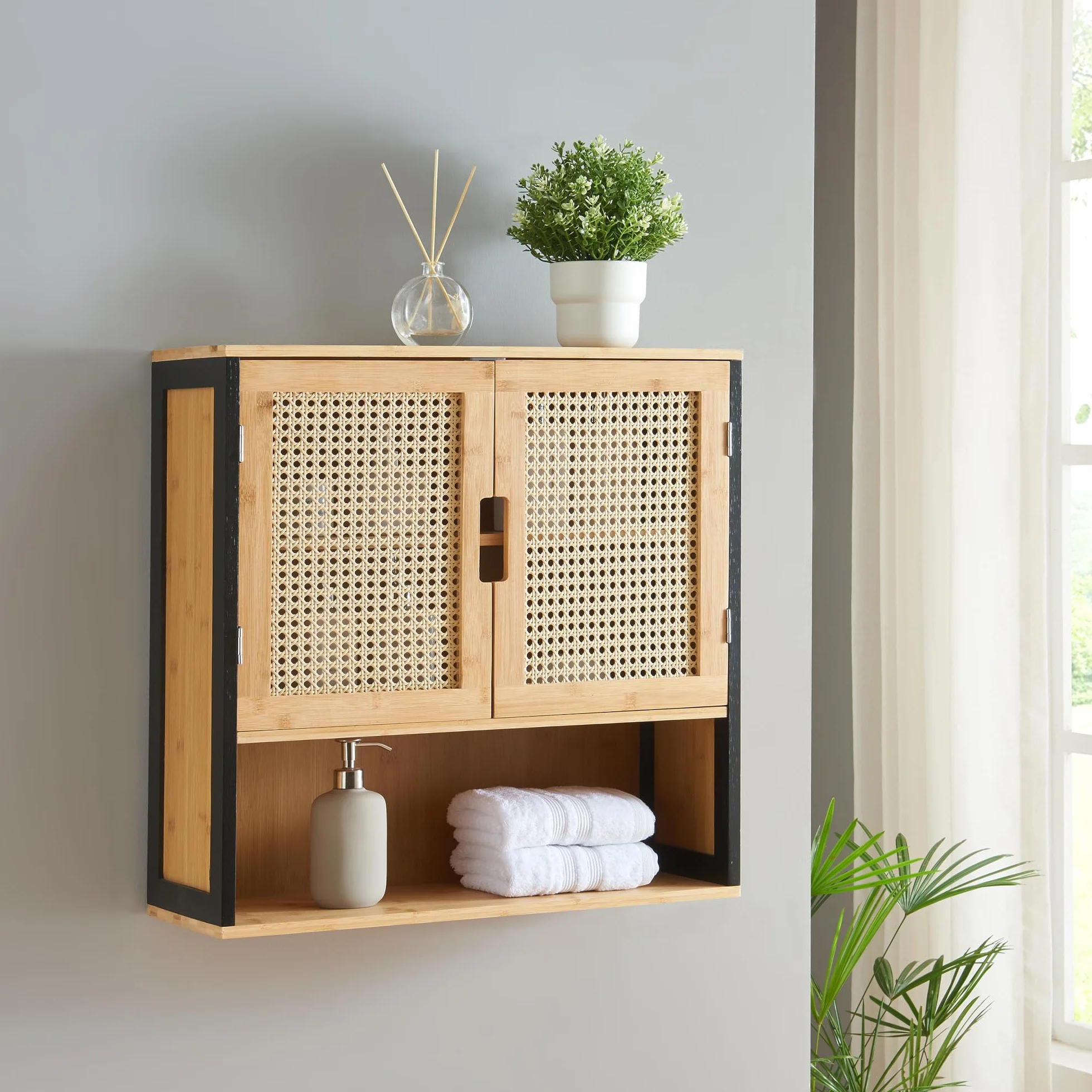 [en.casa] Armoire Murale de Salle de Bain Placard Suspendu avec 2 Portes et 2 Étagères Meuble de Rangement Flottant MDF Bambou 60 x 60 x 20 cm Noir Naturel Effet Rotin