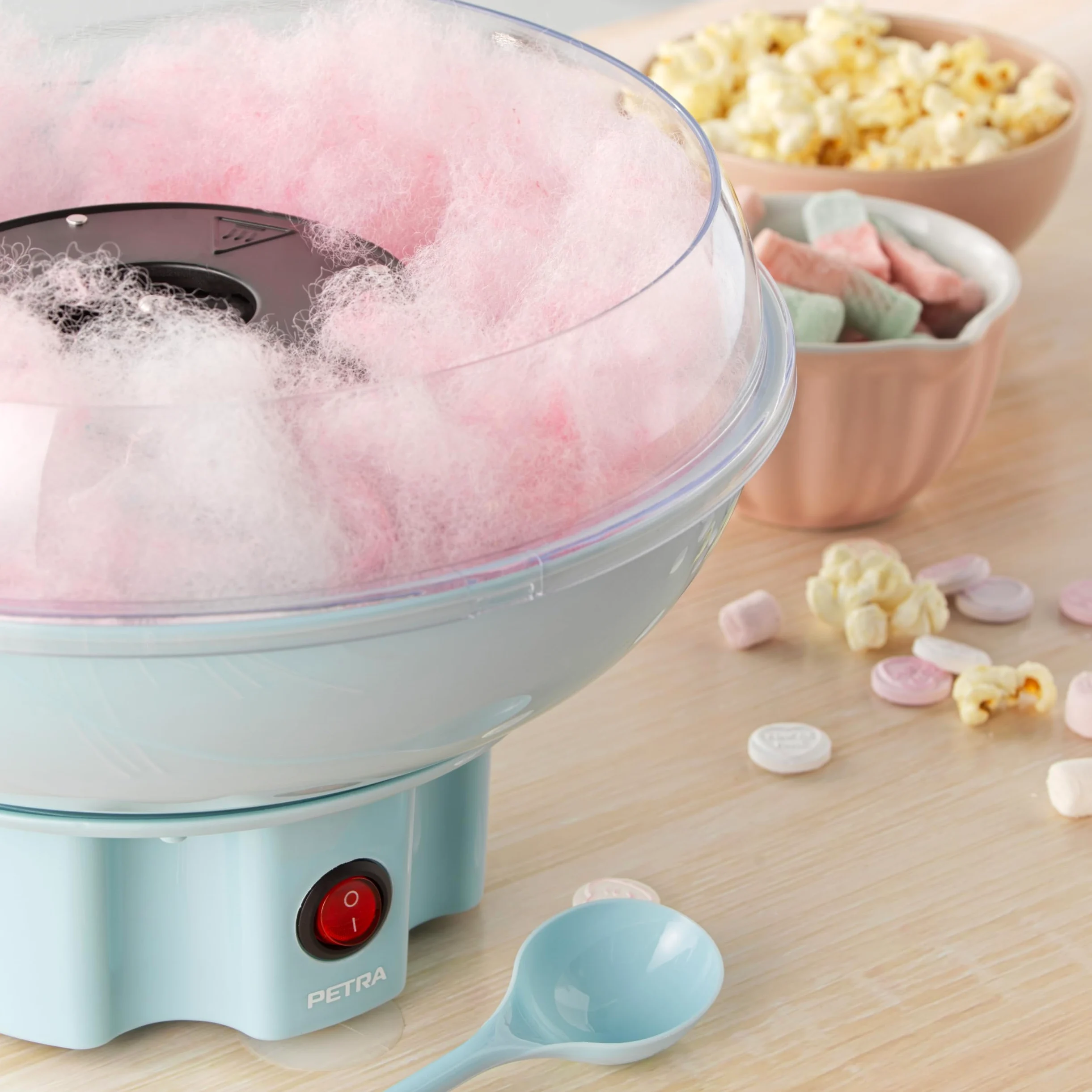 Petra Machine à Barbe à Papa, Sans BPA, 50 bâtonnets & cuillère doseuse Incluse, Utilisez du Sucre Ordinaire ou Bonbons Durs sans Sucre, Appareil Cotton Candy Bleu, Design Rétro , 400W
