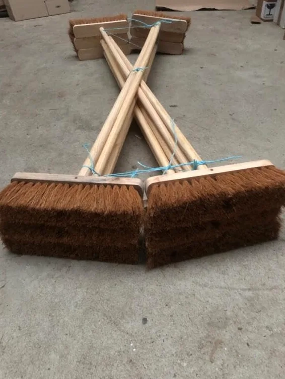 Lot de 12 balais Coco 29 cm emmanchés, Manche Bois 1.30m