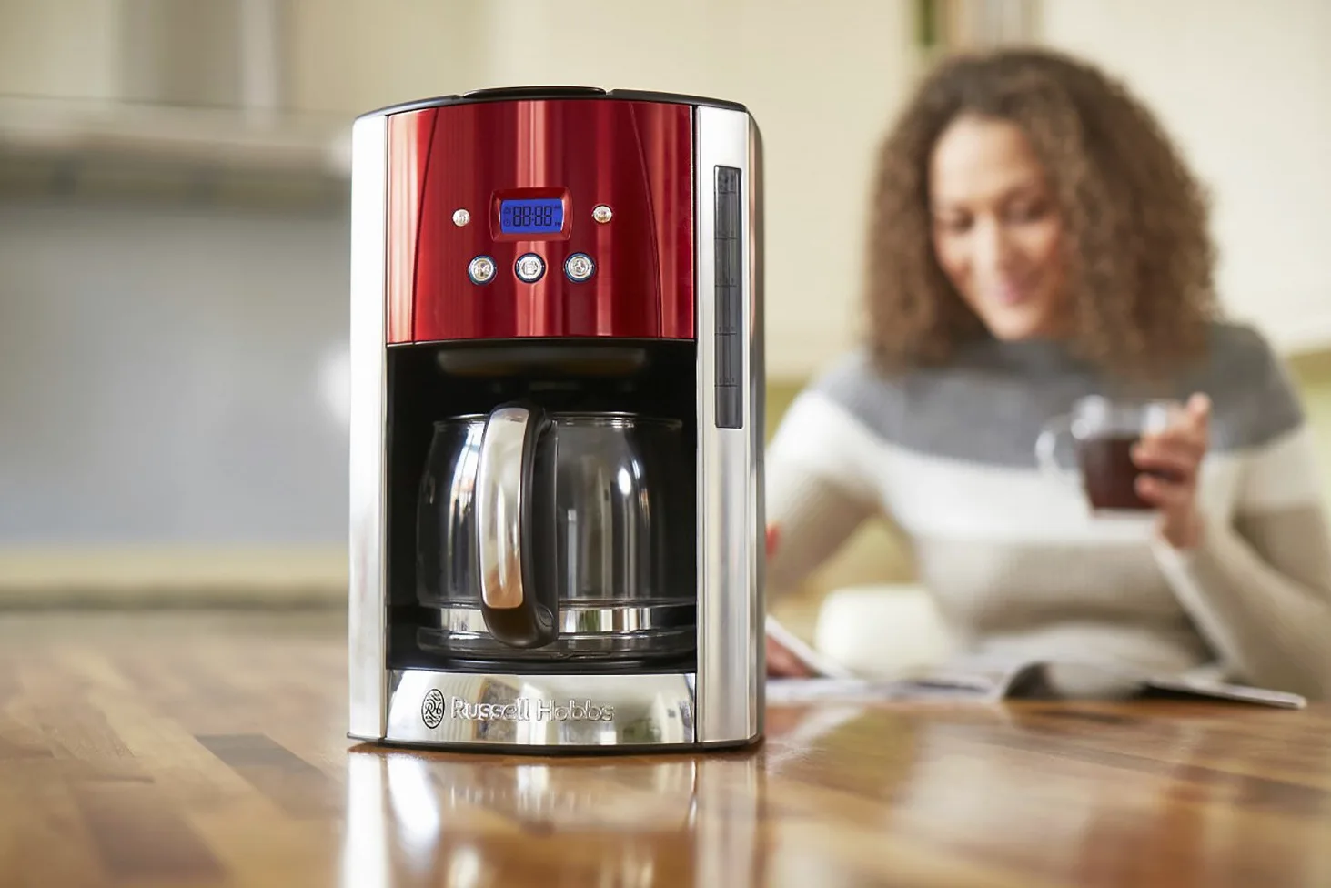 Russell Hobbs Cafetière [Technologie WhirlTech-extraction optimale] Luna rouge (1000W,Verseuse en verre 1,5L, 12 tasses, Programmable, Minuteur digital, Auto-Nettoyante) Machine à café filtre 23240-56