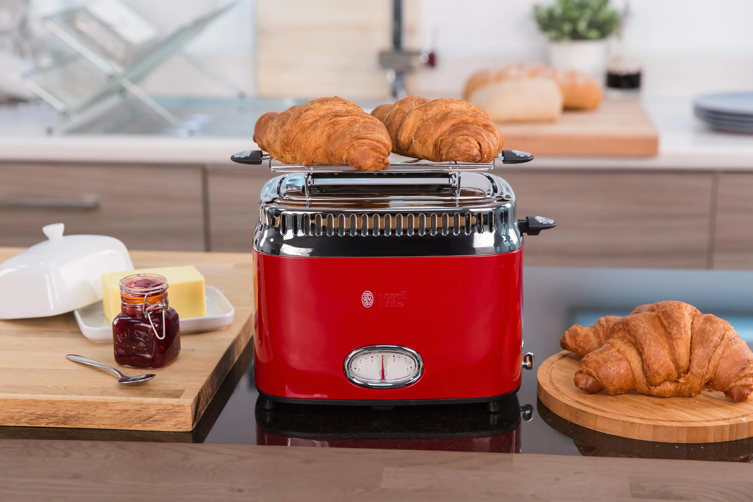 Russell Hobbs Grille Pain (Design Vintage Premium) Retro rouge (2 Tranches, 6 niveaux de brunnissage rapide, Fonction annulation, décongélation et réchauffage Viennoiserie, 1300W) Toaster 21680-56