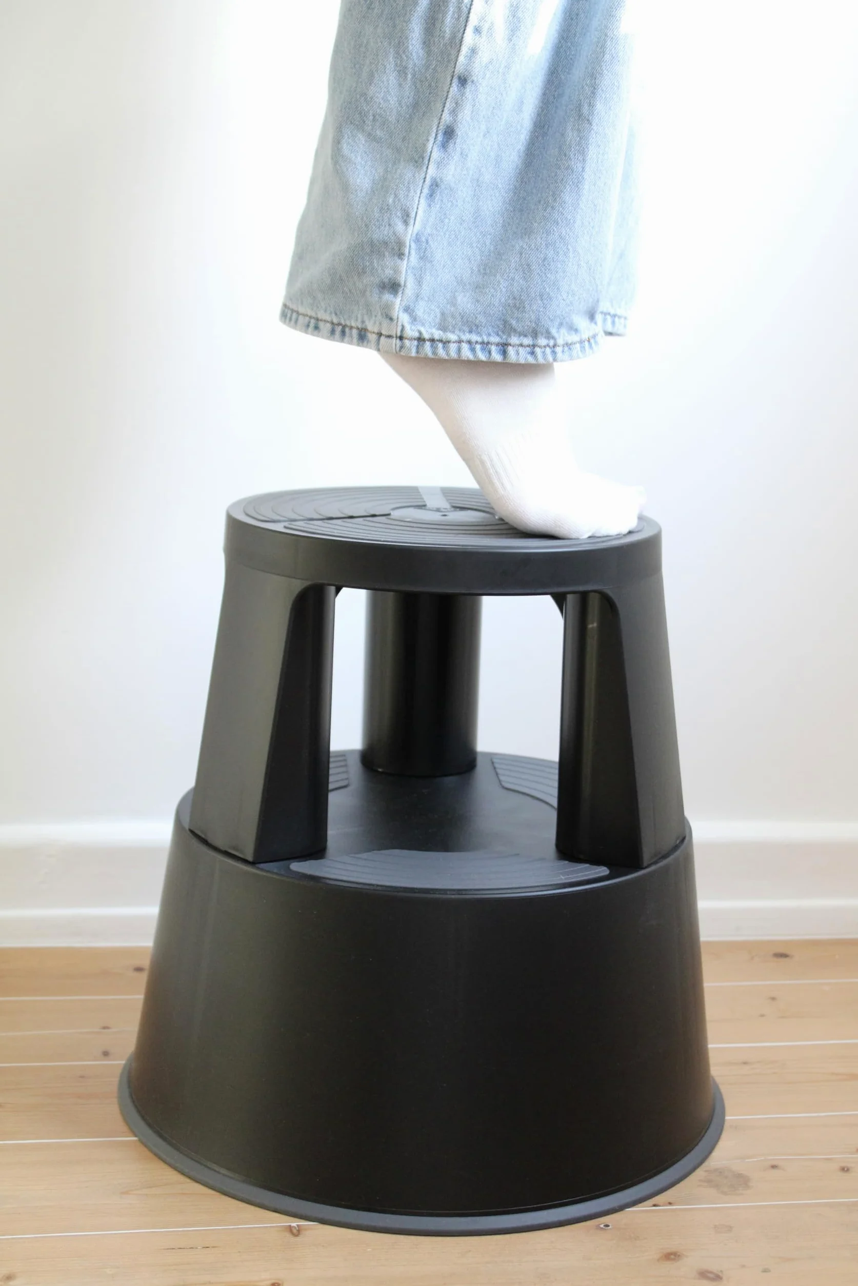 WEDO Super Step Tabouret à roulettes en Plastique incassable - Pied d'éléphant - Certifié TÜV GS - Fabriqué en Allemagne - Antidérapant - Hauteur : Environ 43 cm - Charge maximale : 150 kg - Noir
