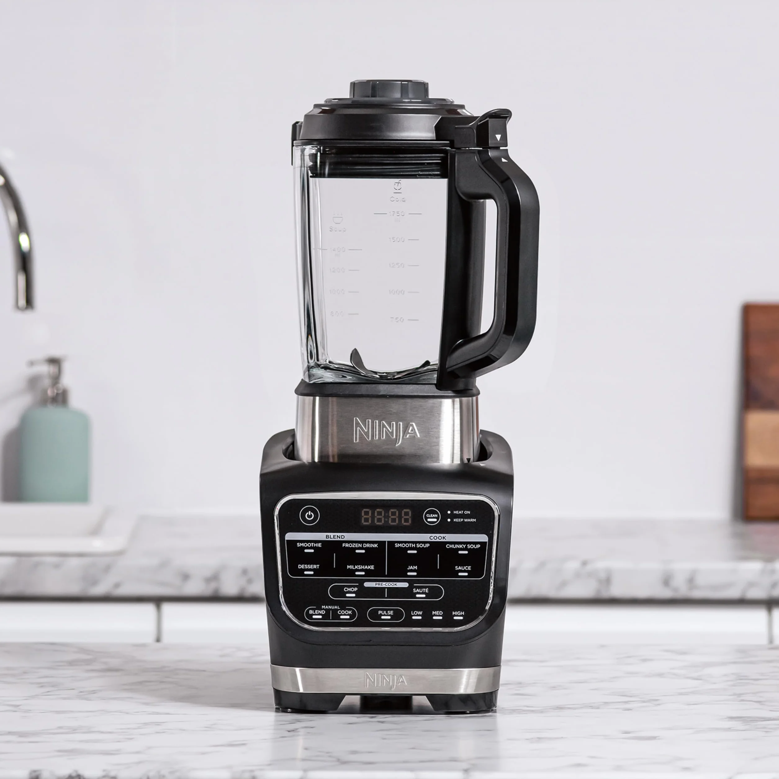 Ninja Foodi Blender Chauffant, 1000W, Capacité 1,7L, 10 Programmes Automatiques, Soupe, Velouté, Compote, Confiture, Smoothie, Brosse et Programme de Nettoyage, Noir HB150EU