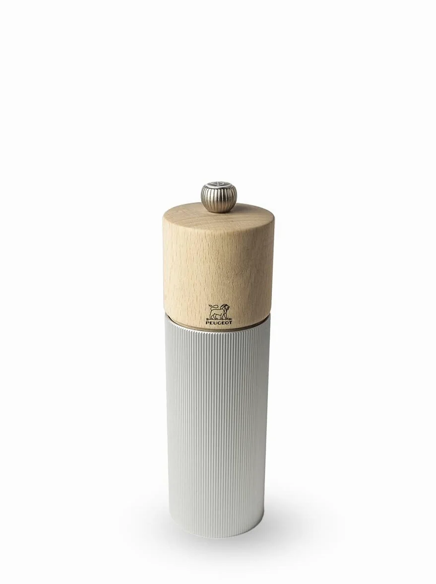 PEUGEOT - Moulin à Sel Line 18 cm - Réglage Classique - Innovation Sel Glace, Mécanisme Zirlion - Aluminium et Bois Labellisé PEFC - Fabrication Française - Coloris Naturel