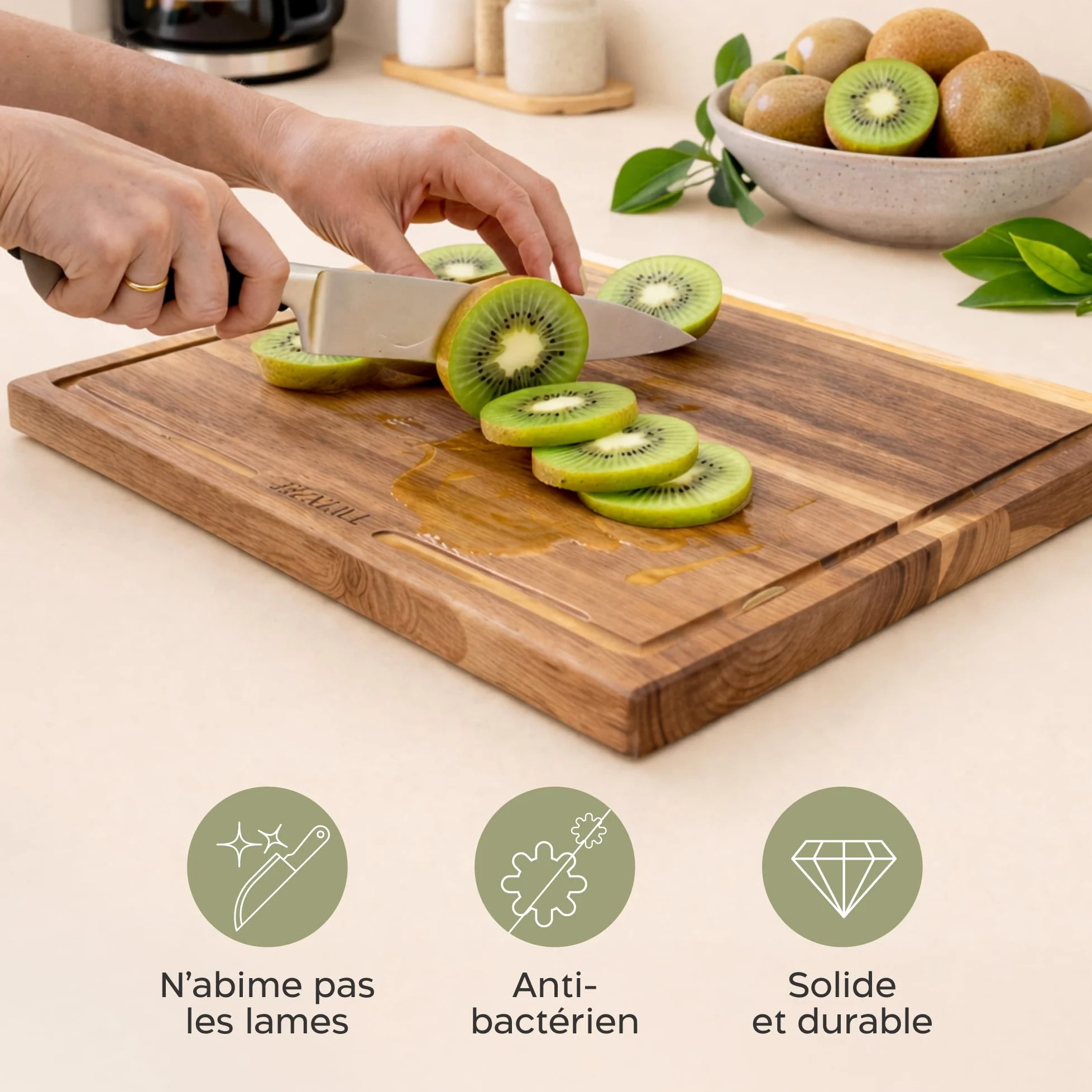 Twinzee 3 Planche a Decouper (40 x 30/33 x 24/26 x 18 cm) en Acacia Massif - Planche a Decouper Bois avec Support, 2cm d'Epaisseur, avec Rainure a Jus