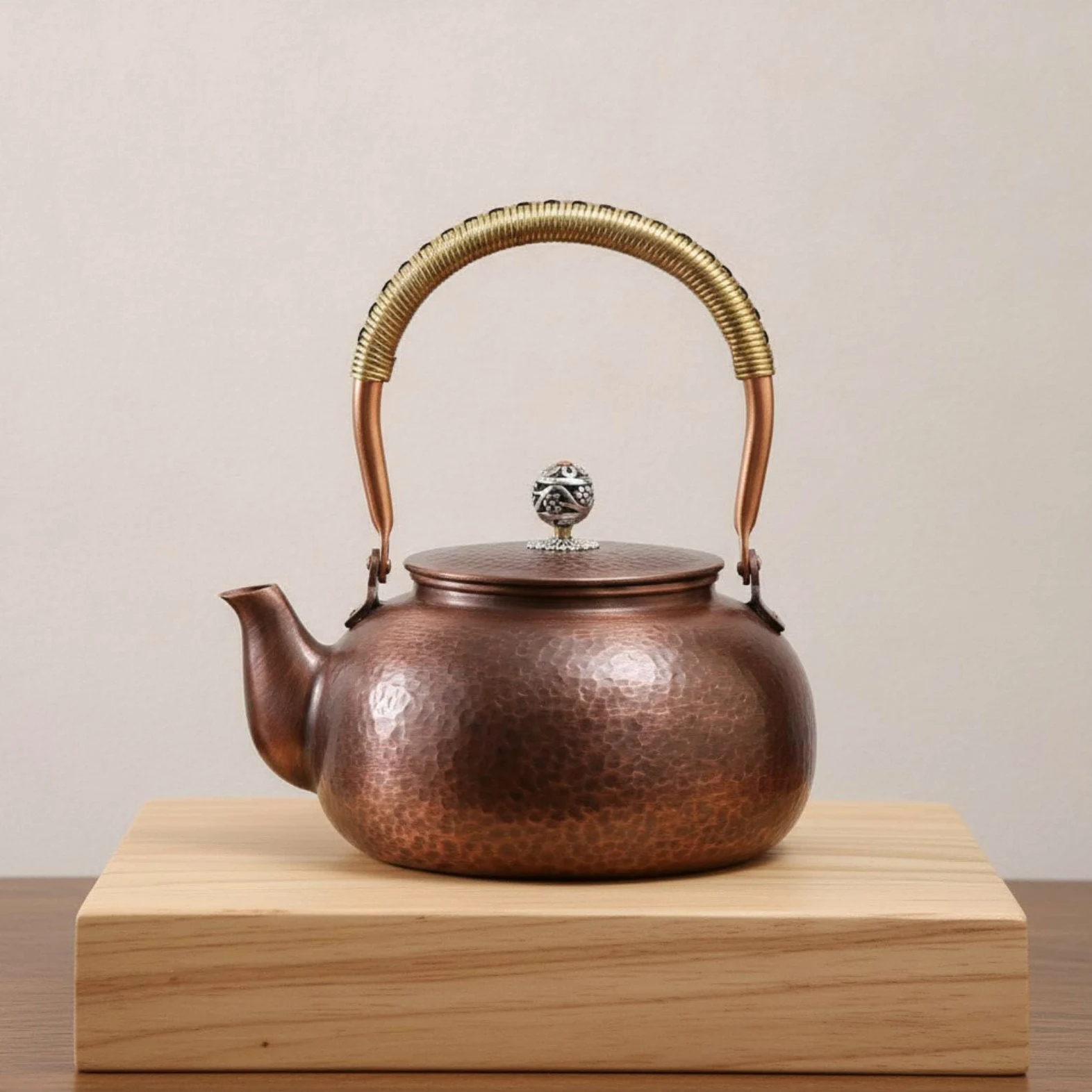 Bouilloire en Cuivre avec Couvercle Ajusté et Texture Martelée sur Corps et Couvercle pour Rétention Thermique Optimale pour Infusion Plantes Médicinales