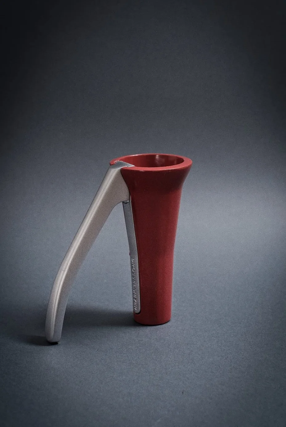 Casse Noix Premium Drosselmeyer - Casse-noisettes Très fort Robuste avec récipient pour recueillir les moules - Résistant Efficace avec un Minimum d'Effort - Conçu et produit en Suède