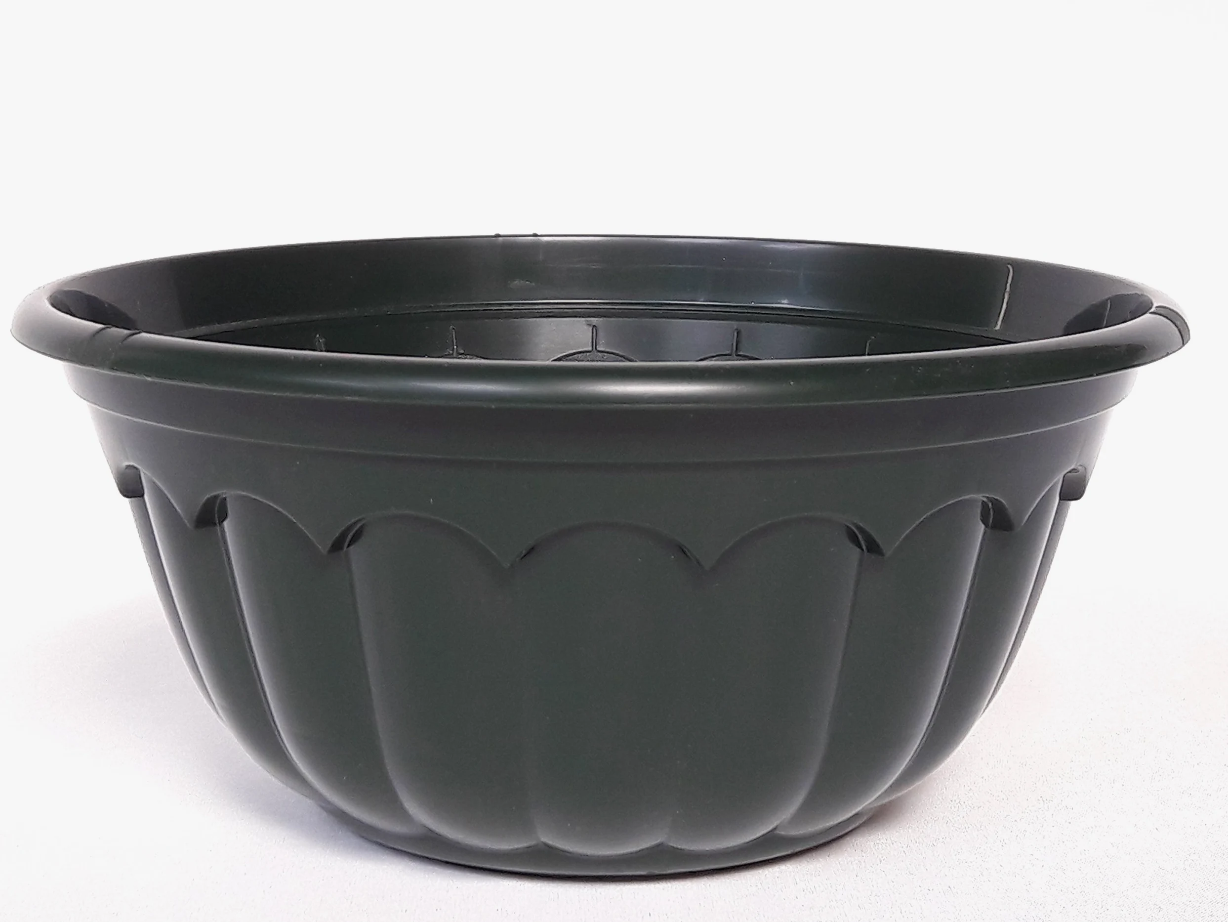 Composition de Fleurs artificielles pour cimetière, lesté Totalement Ciment, Pot en Forme de Charlotte. Réalisé par nos Soins Produit apprécié dans nos Villes de très Bonne qualité.