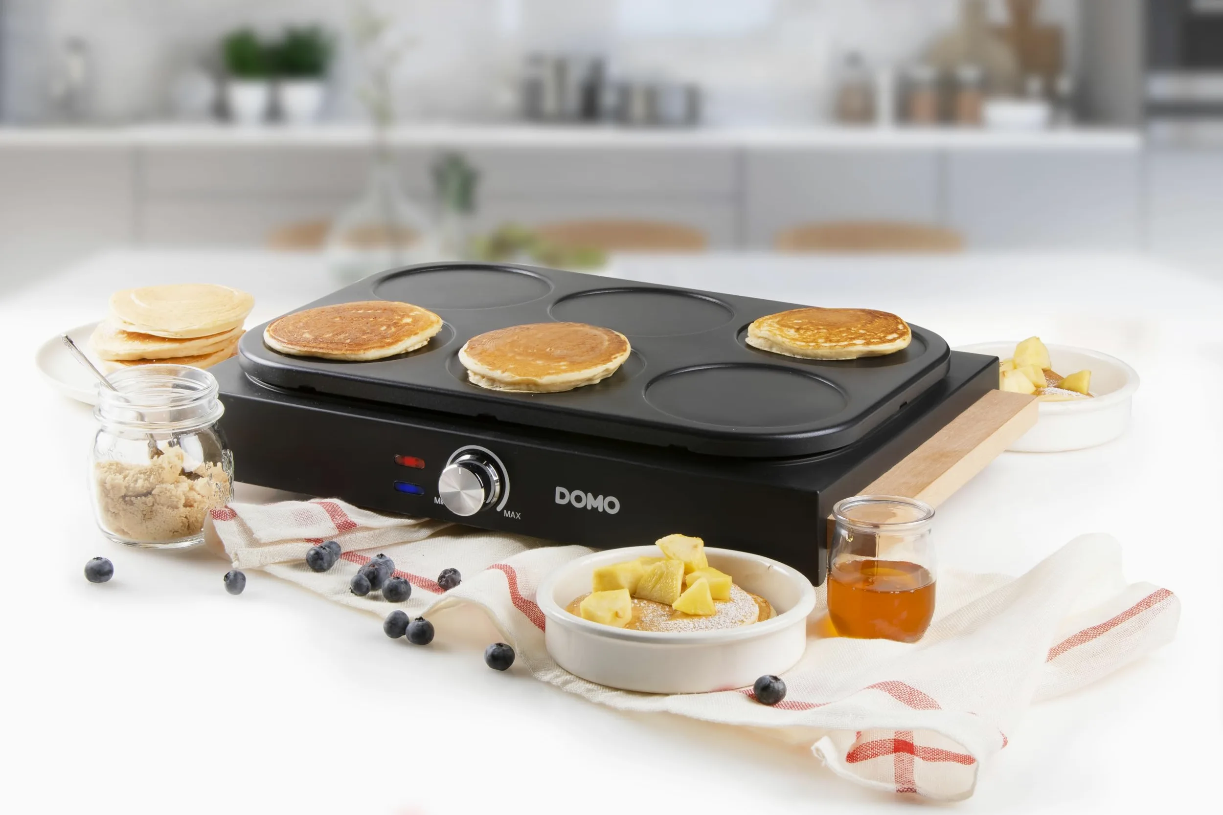 DOMO DO8717PN Pancake Maker avec Design en Bois - PFAS FREE - Crepiere Electrique - Inclusive spatules en bois et louche - 6P