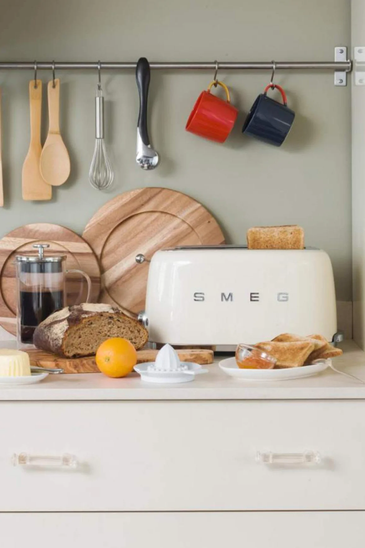 Smeg, Grille-pain 4 Tranches TSF02CREU, 2 Fentes 36 mm, 6 Niveaux de Brunissage, Fonction Chauffage, Décongélation et Bagel, Éjection Automatique du Pain, Ramasse Miettes, 1500 W, Crème