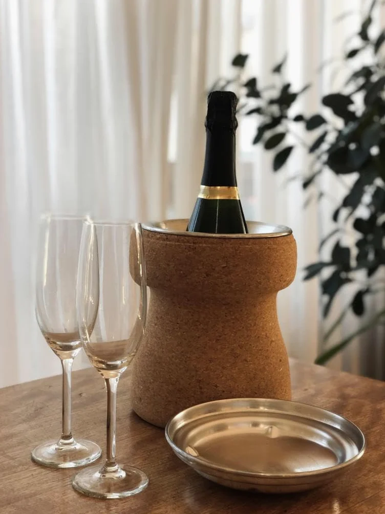 Seau à vin et à champagne en liège | Grand refroidisseur de bouteille en forme de bouchon de champagne | Diamètre intérieur : 10 cm | Extérieur en liège pressé, intérieur en acier inoxydable |